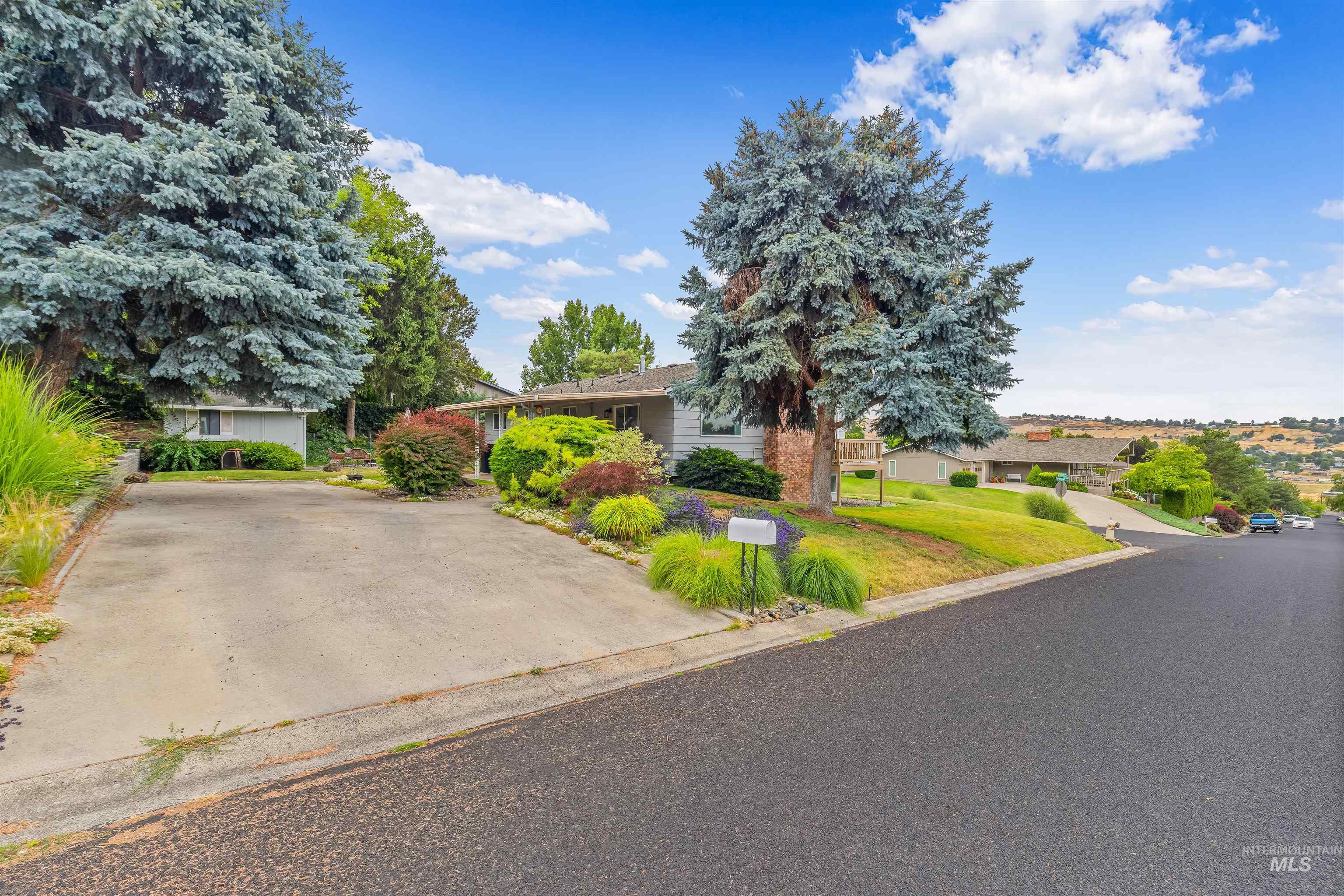 3427 Syringa Dr, Lewiston, Idaho 83501, 3 Bedrooms, 3 Bathrooms, Residential For Sale, Price $464,000,MLS 98992091
