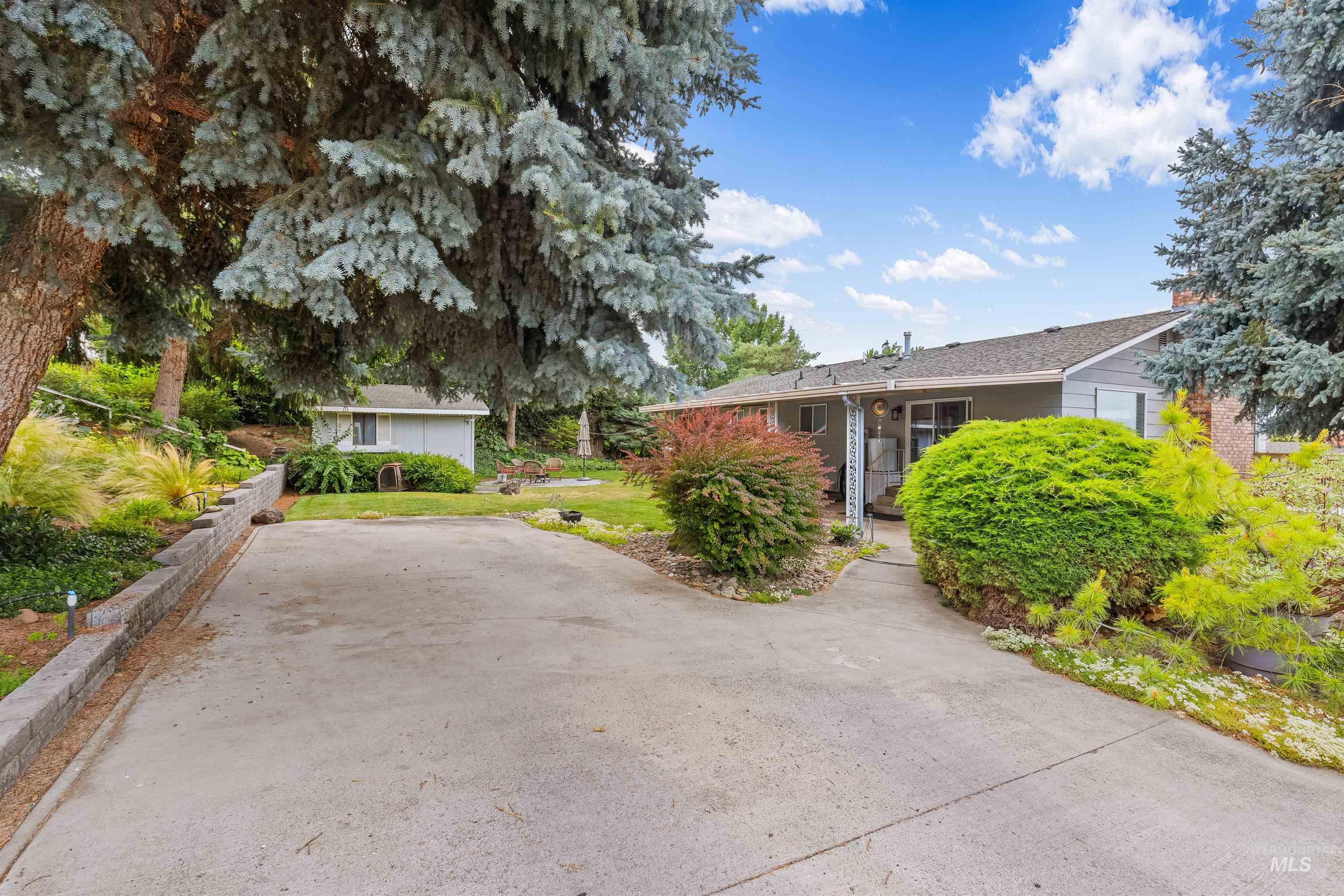 3427 Syringa Dr, Lewiston, Idaho 83501, 3 Bedrooms, 3 Bathrooms, Residential For Sale, Price $464,000,MLS 98992091
