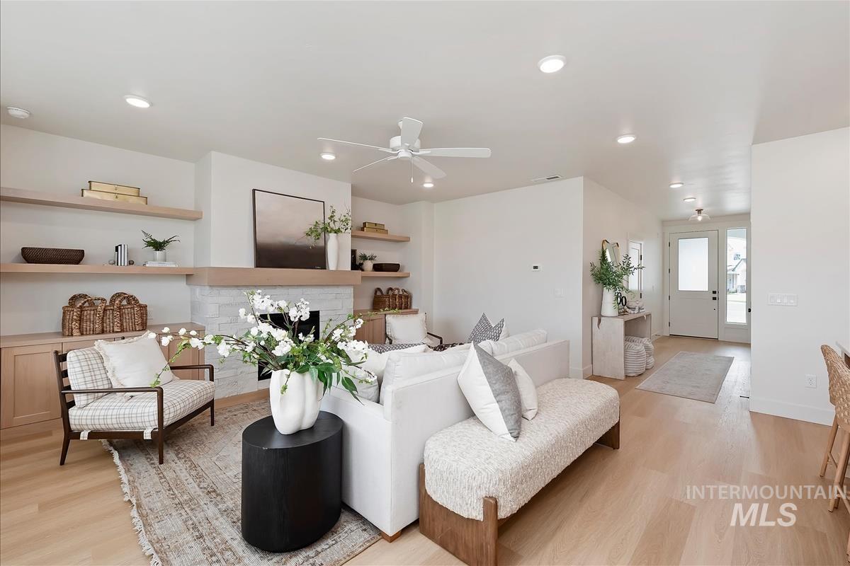 6556 W Los Flores Dr, Meridian, Idaho 83646, 3 Bedrooms, 2.5 Bathrooms, Residential For Sale, Price $644,900,MLS 98992102