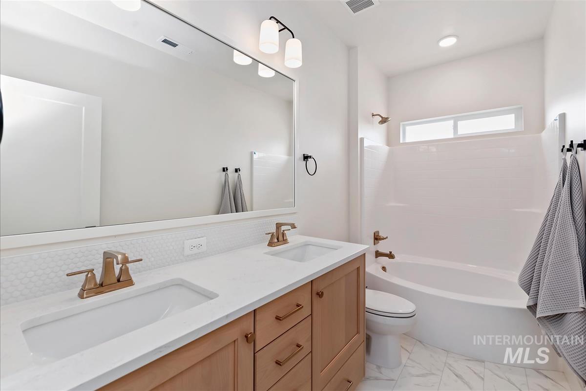 6556 W Los Flores Dr, Meridian, Idaho 83646, 3 Bedrooms, 2.5 Bathrooms, Residential For Sale, Price $644,900,MLS 98992102