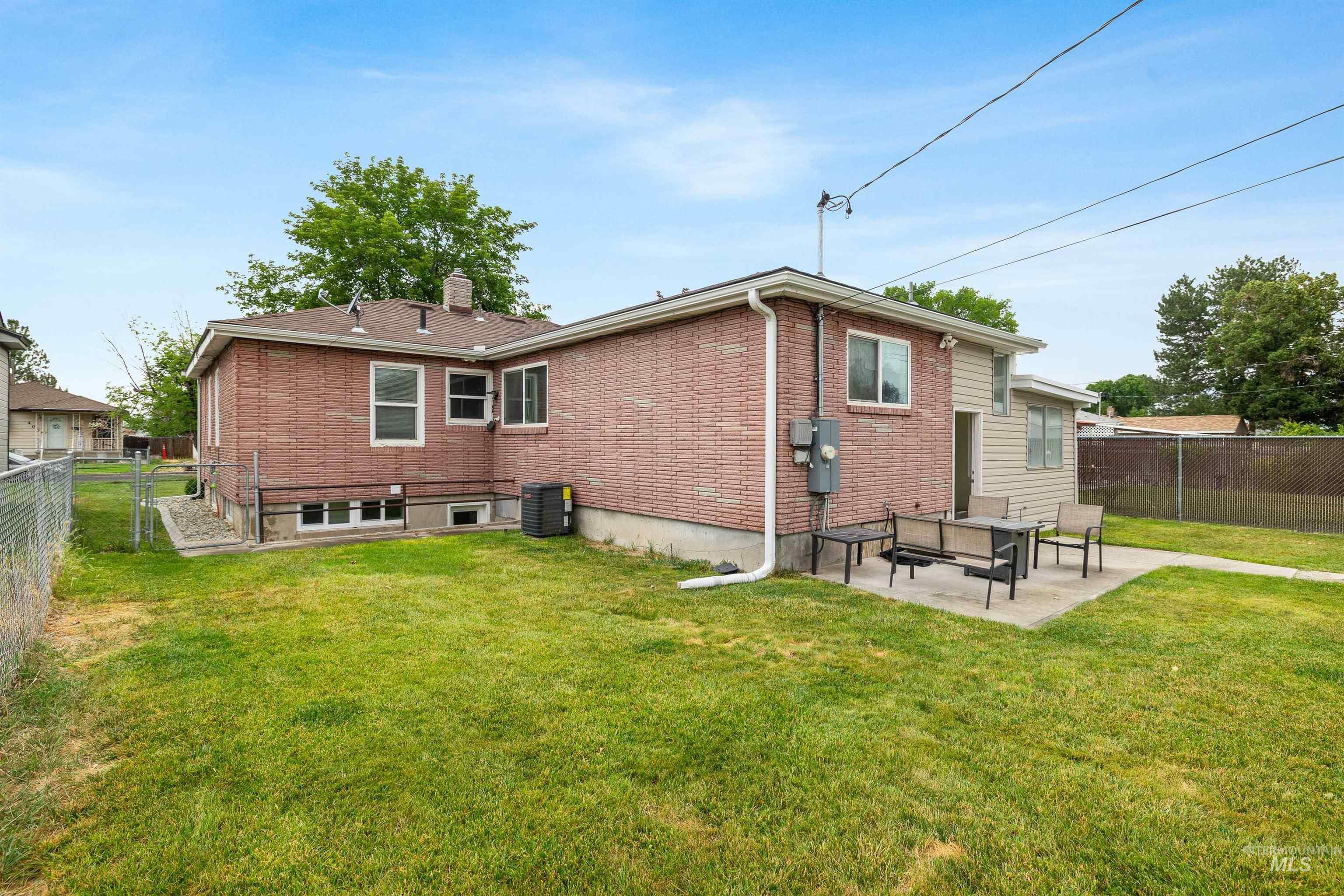 414 Bracken St N, Twin Falls, Idaho 83301-4514, 4 Bedrooms, 2 Bathrooms, Residential For Sale, Price $400,000, 98992104