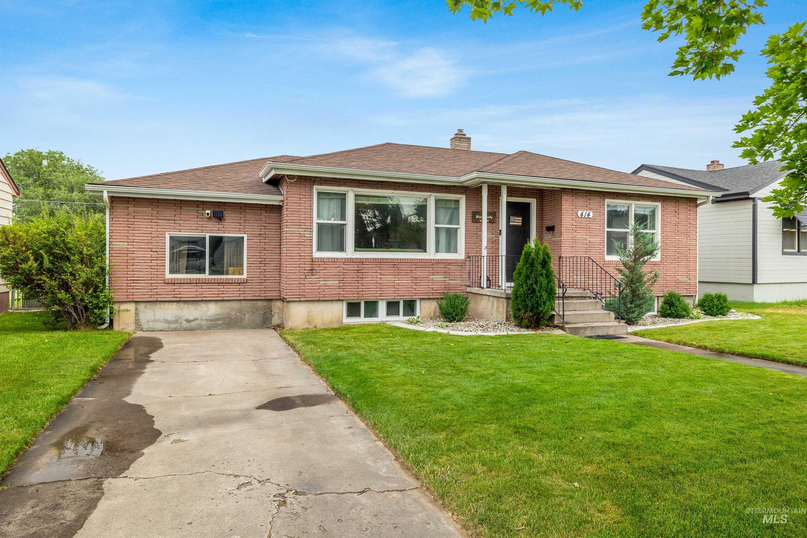 414 Bracken St N, Twin Falls, Idaho 83301-4514, 4 Bedrooms, 2 Bathrooms, Residential For Sale, Price $400,000, 98992104