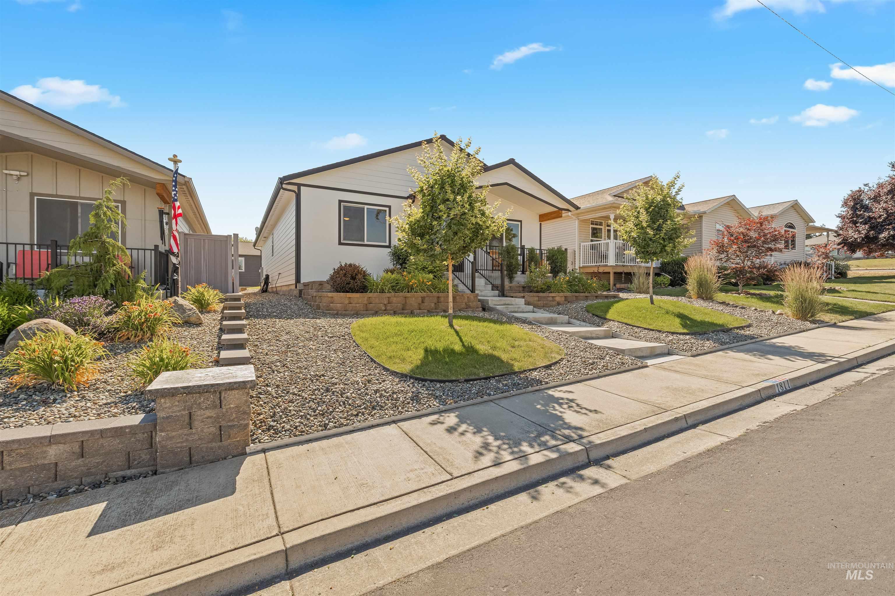 1811 16th St, Lewiston, Idaho 83501, 3 Bedrooms, 2 Bathrooms, Residential For Sale, Price $410,000, 98992106