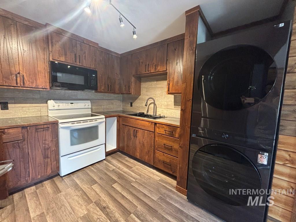 941 S Main Street, Cascade, Idaho 83611, Residential Income For Sale, Price $749,900,MLS 98992108