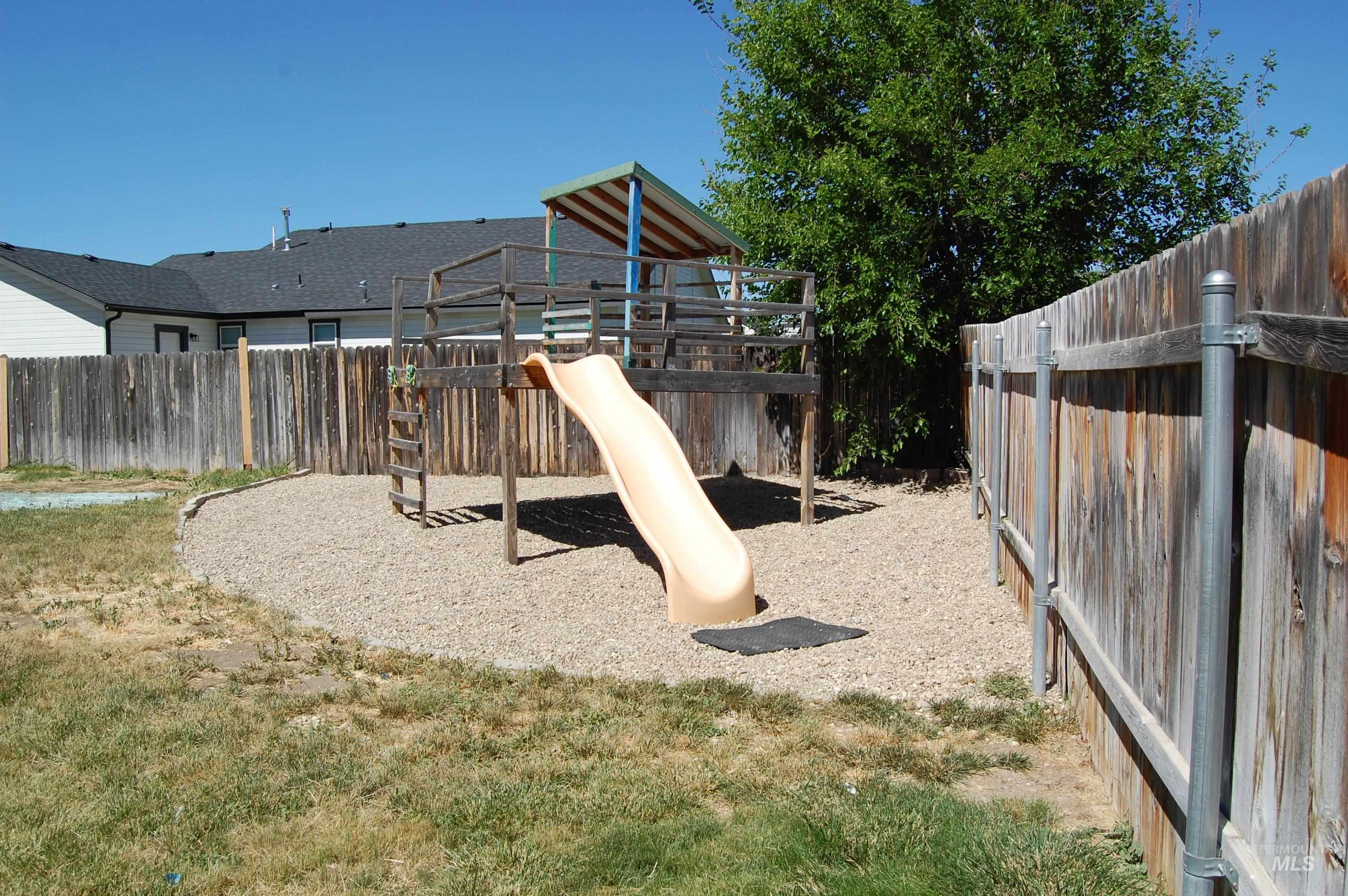110 SW Gettysburg, Mountain Home, Idaho 83647, 3 Bedrooms, 3 Bathrooms, Residential For Sale, Price $415,000,MLS 98992117