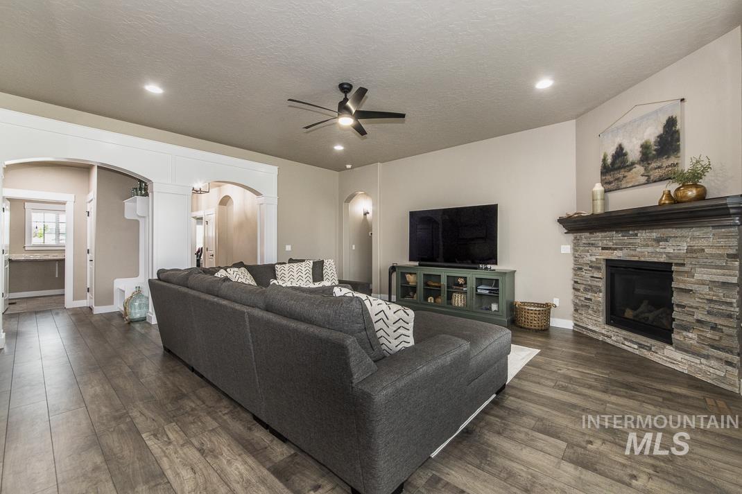 2391 S Kren Ave, Nampa, Idaho 83686, 3 Bedrooms, 2 Bathrooms, Residential For Sale, Price $548,000, 98992119