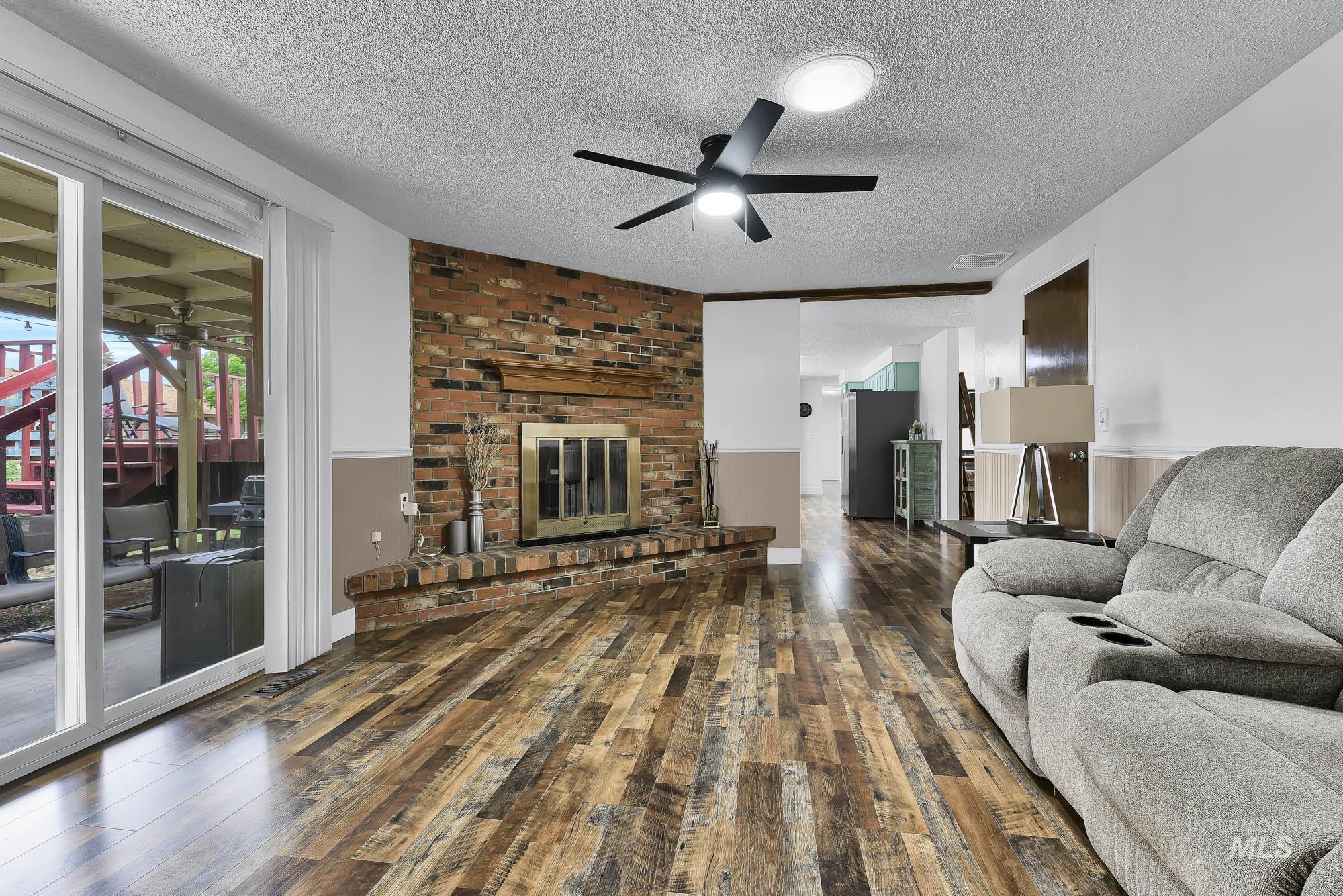 902 Bonnie Brae Dr, Nampa, Idaho 83651, 3 Bedrooms, 2 Bathrooms, Residential For Sale, Price $399,900,MLS 98992121