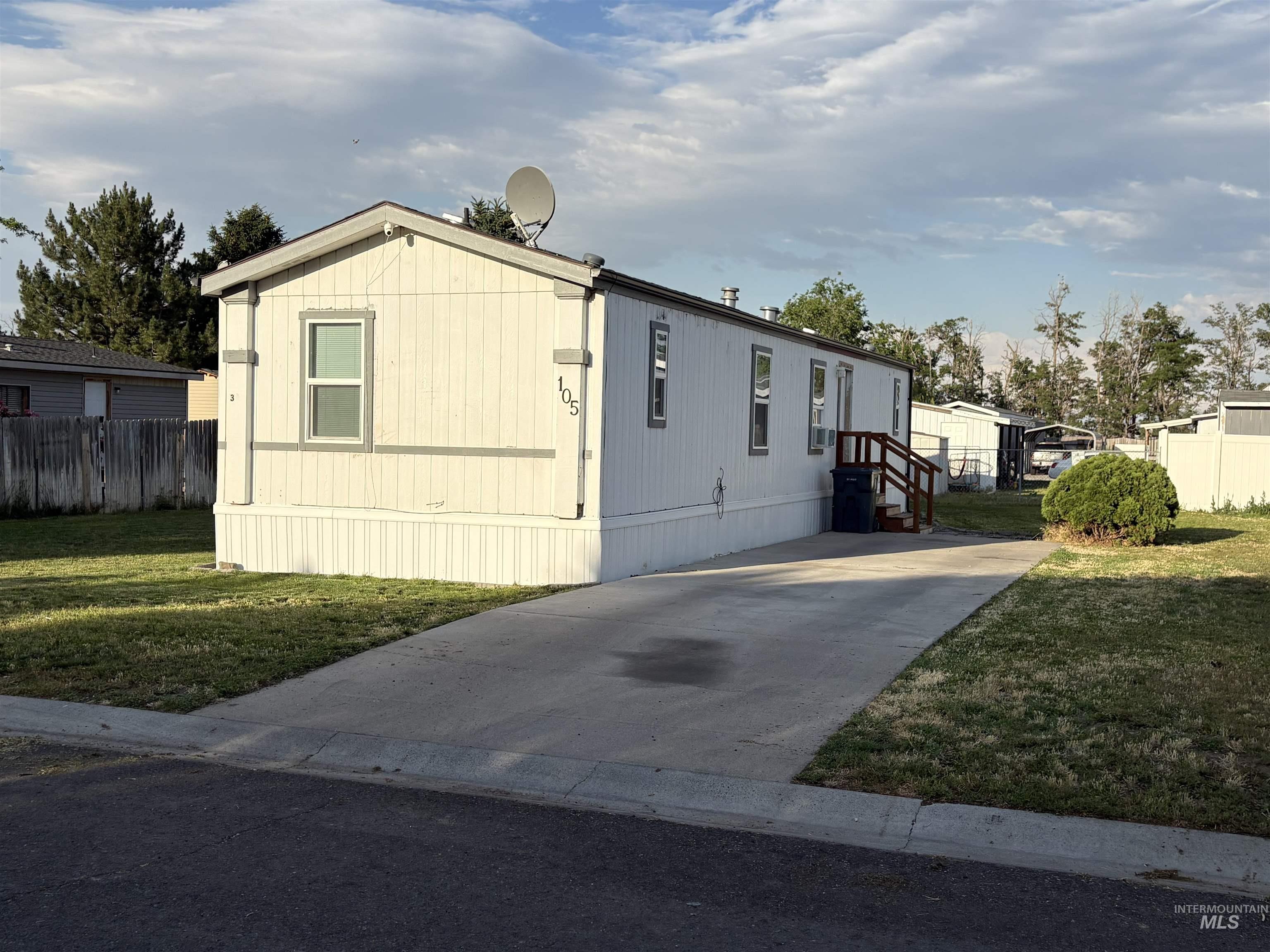 715 E Center street #105, Kimberly, Idaho 83314, 3 Bedrooms, 2 Bathrooms, Residential For Sale, Price $80,000,MLS 98992124