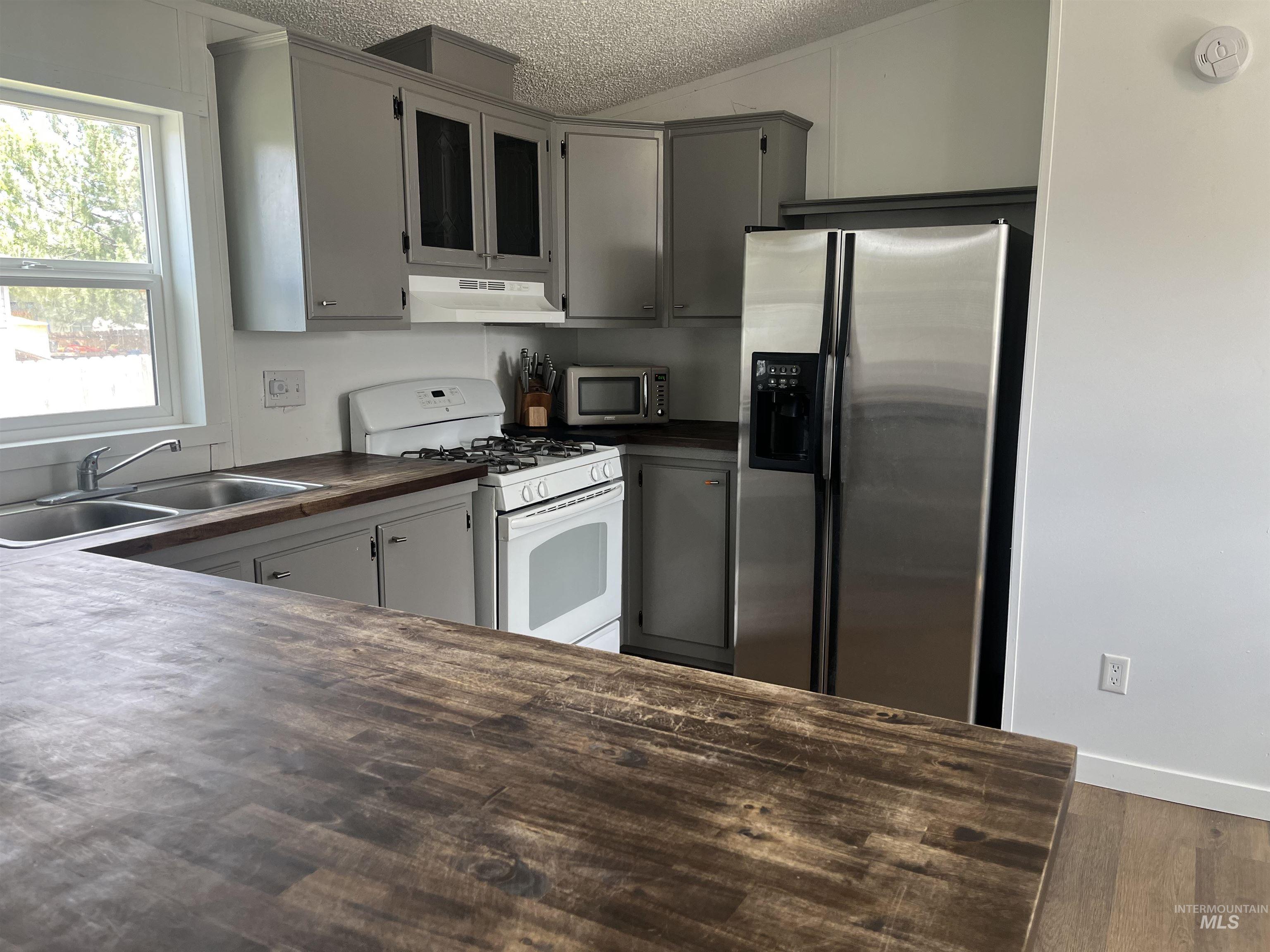 715 E Center street #105, Kimberly, Idaho 83314, 3 Bedrooms, 2 Bathrooms, Residential For Sale, Price $80,000,MLS 98992124