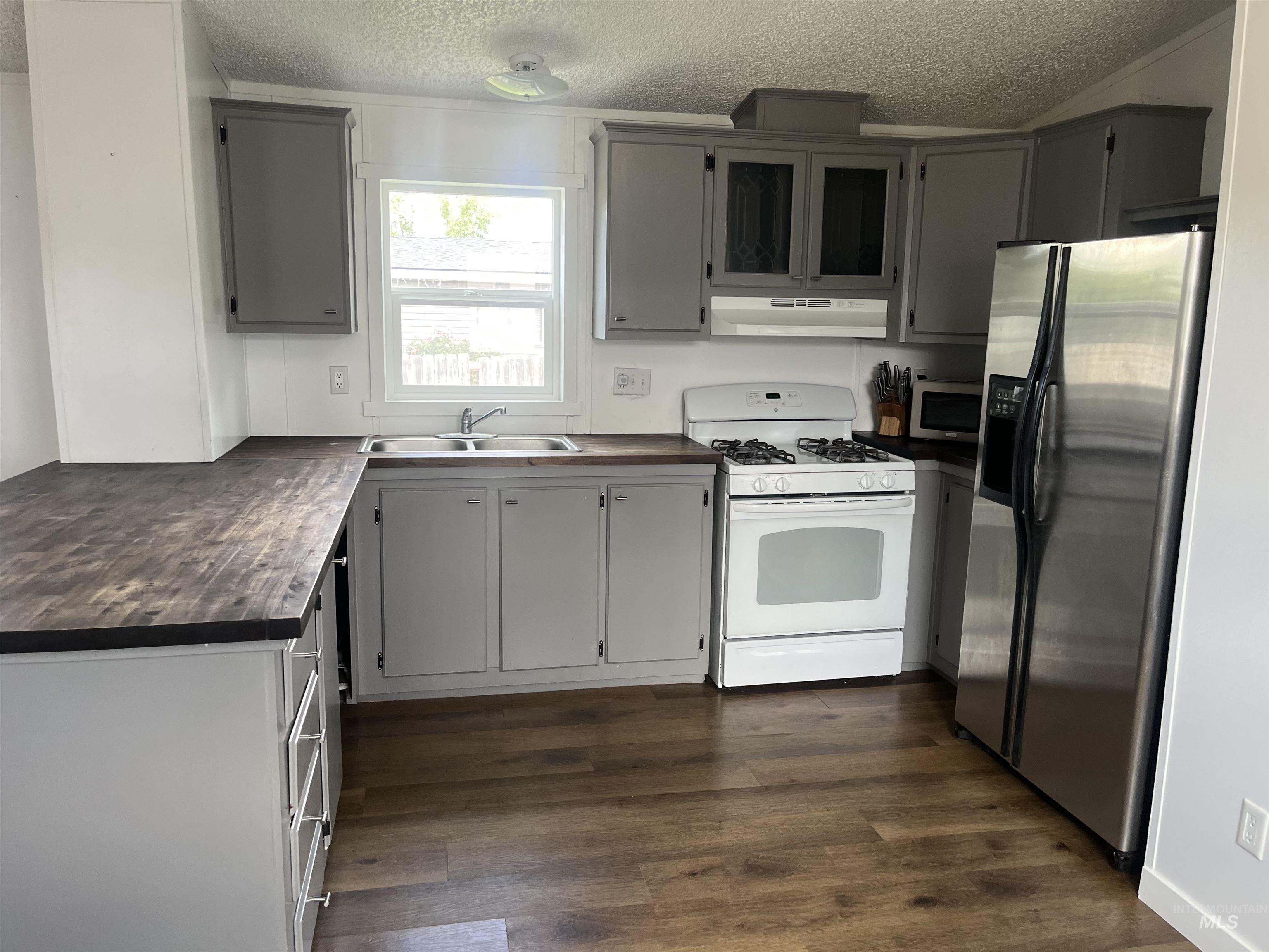 715 E Center street #105, Kimberly, Idaho 83314, 3 Bedrooms, 2 Bathrooms, Residential For Sale, Price $80,000,MLS 98992124