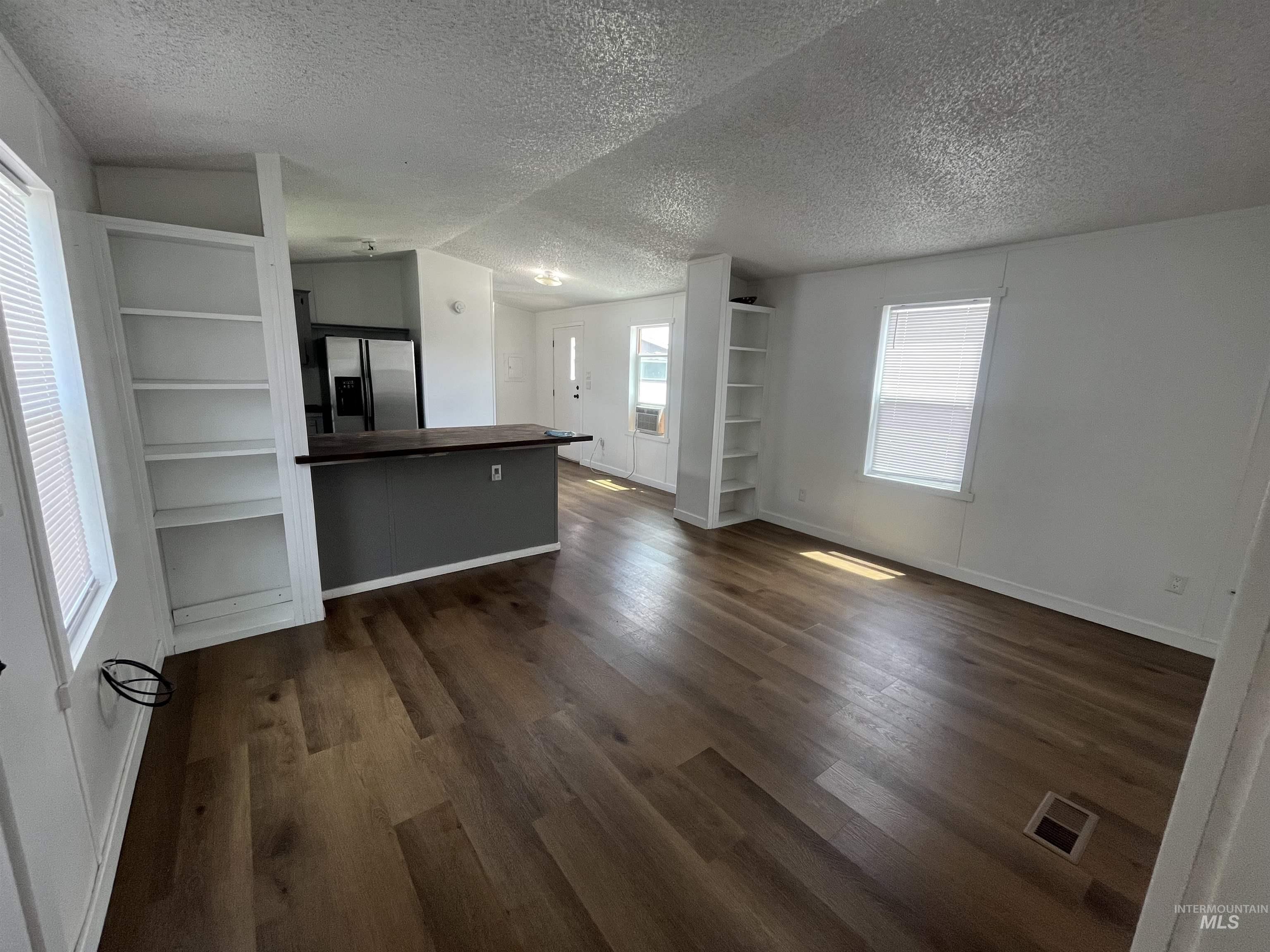 715 E Center street #105, Kimberly, Idaho 83314, 3 Bedrooms, 2 Bathrooms, Residential For Sale, Price $80,000,MLS 98992124