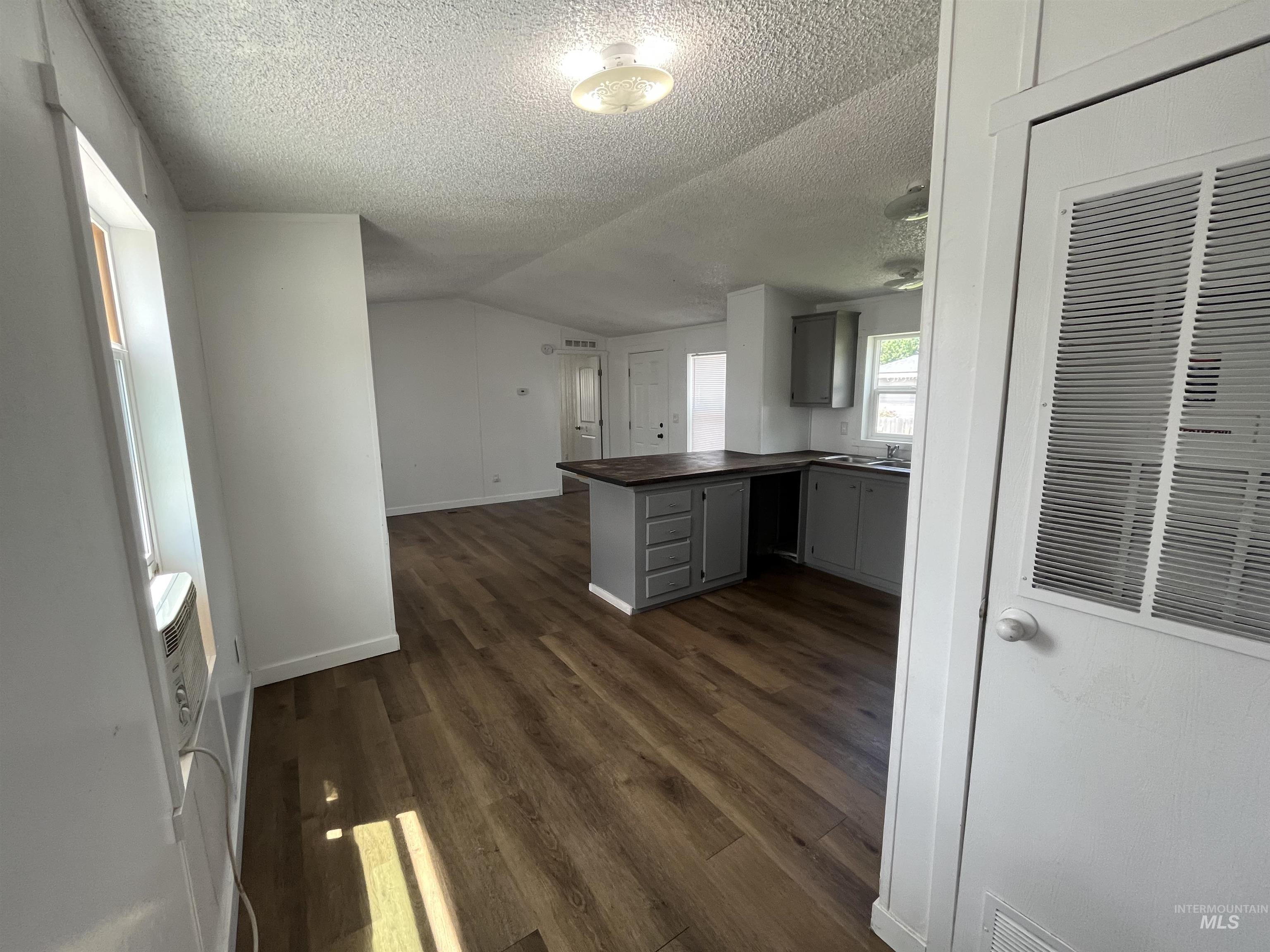 715 E Center street #105, Kimberly, Idaho 83314, 3 Bedrooms, 2 Bathrooms, Residential For Sale, Price $80,000,MLS 98992124