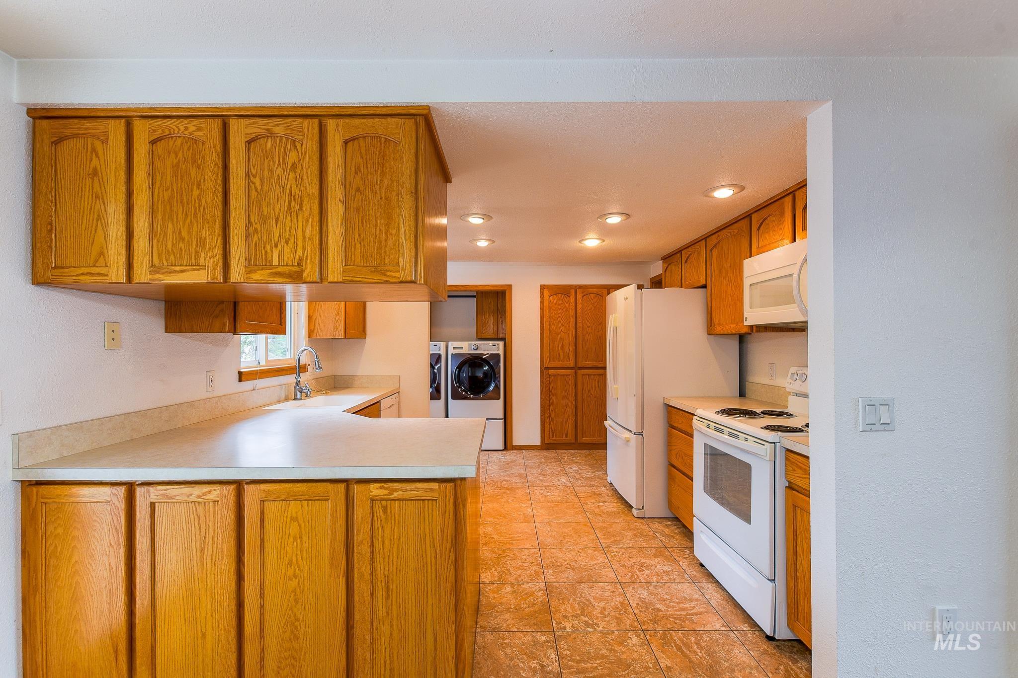 824 Kennedy St, Moscow, Idaho 83843-9538, 5 Bedrooms, 3 Bathrooms, Residential For Sale, Price $339,000,MLS 98992127