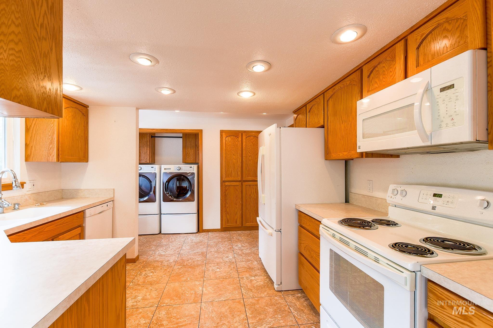 824 Kennedy St, Moscow, Idaho 83843-9538, 5 Bedrooms, 3 Bathrooms, Residential For Sale, Price $339,000,MLS 98992127