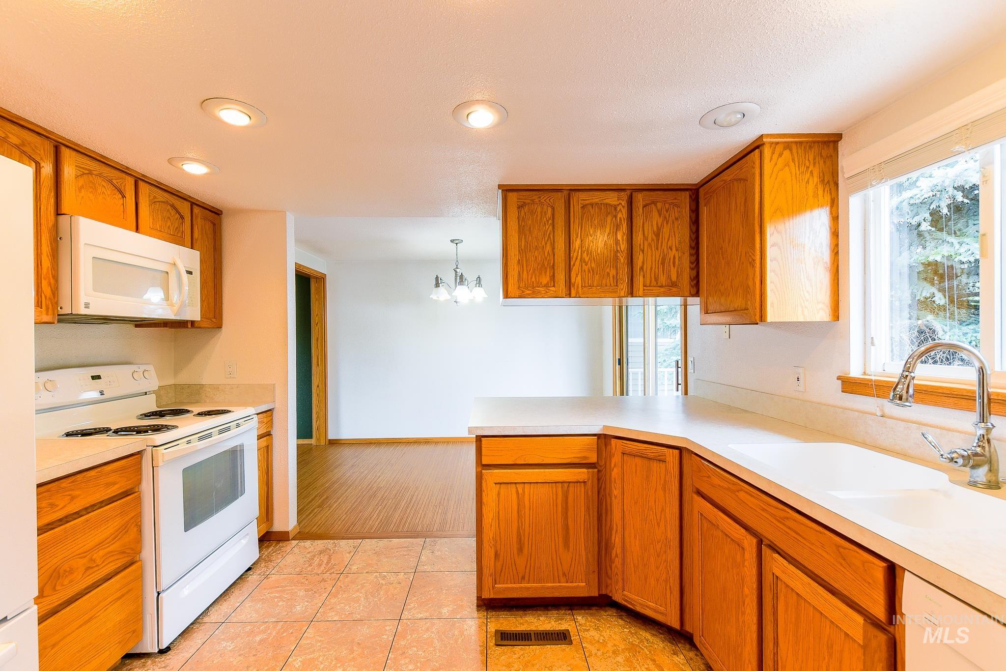 824 Kennedy St, Moscow, Idaho 83843-9538, 5 Bedrooms, 3 Bathrooms, Residential For Sale, Price $339,000,MLS 98992127