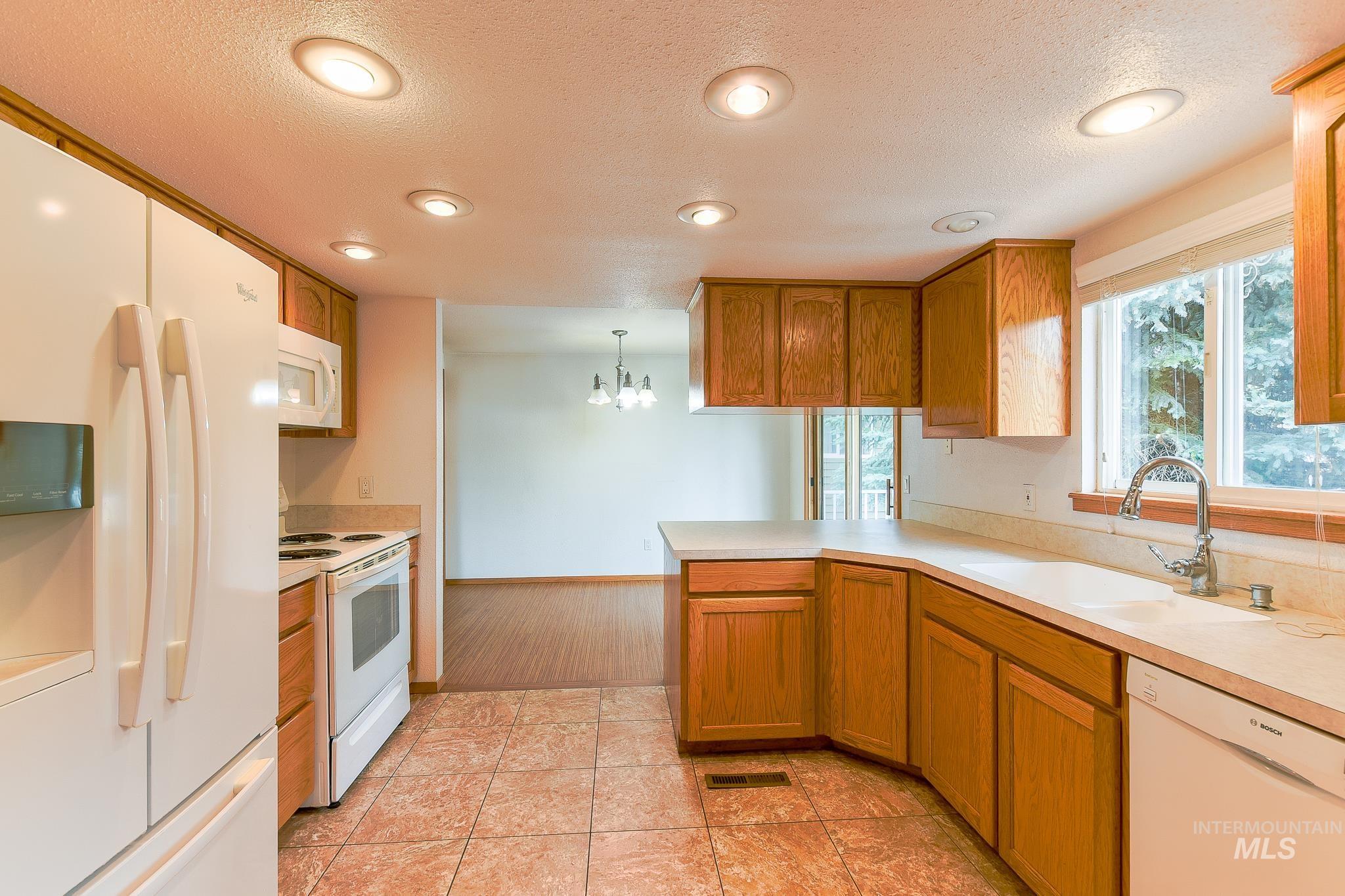 824 Kennedy St, Moscow, Idaho 83843-9538, 5 Bedrooms, 3 Bathrooms, Residential For Sale, Price $339,000,MLS 98992127