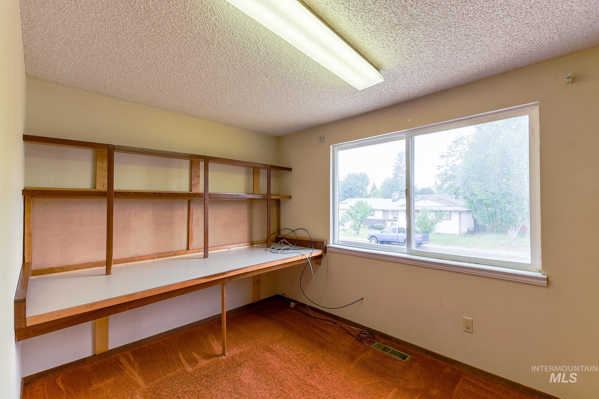 824 Kennedy St, Moscow, Idaho 83843-9538, 5 Bedrooms, 3 Bathrooms, Residential For Sale, Price $339,000,MLS 98992127