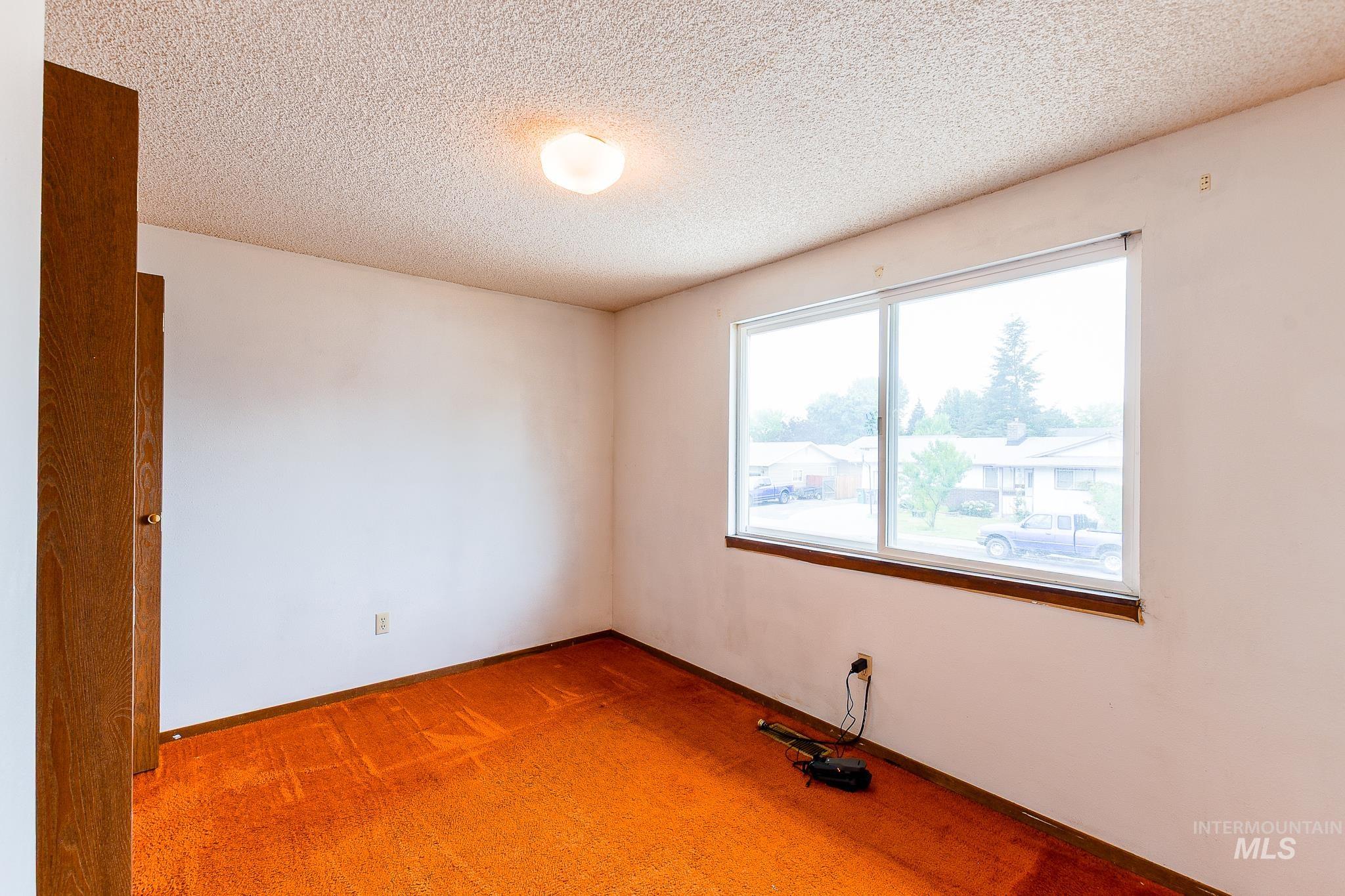 824 Kennedy St, Moscow, Idaho 83843-9538, 5 Bedrooms, 3 Bathrooms, Residential For Sale, Price $339,000,MLS 98992127