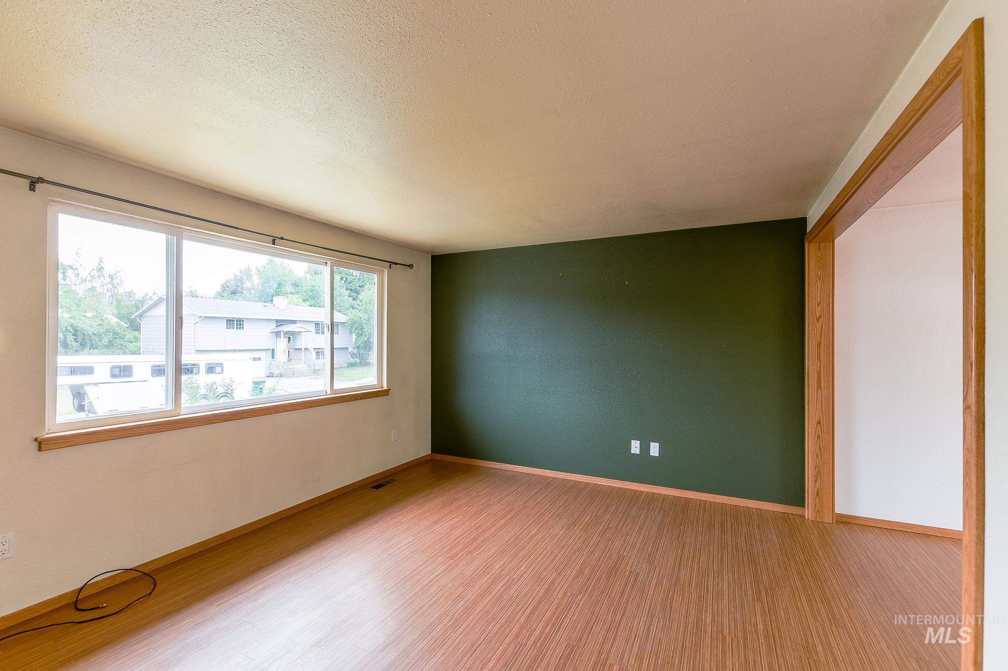 824 Kennedy St, Moscow, Idaho 83843-9538, 5 Bedrooms, 3 Bathrooms, Residential For Sale, Price $339,000,MLS 98992127