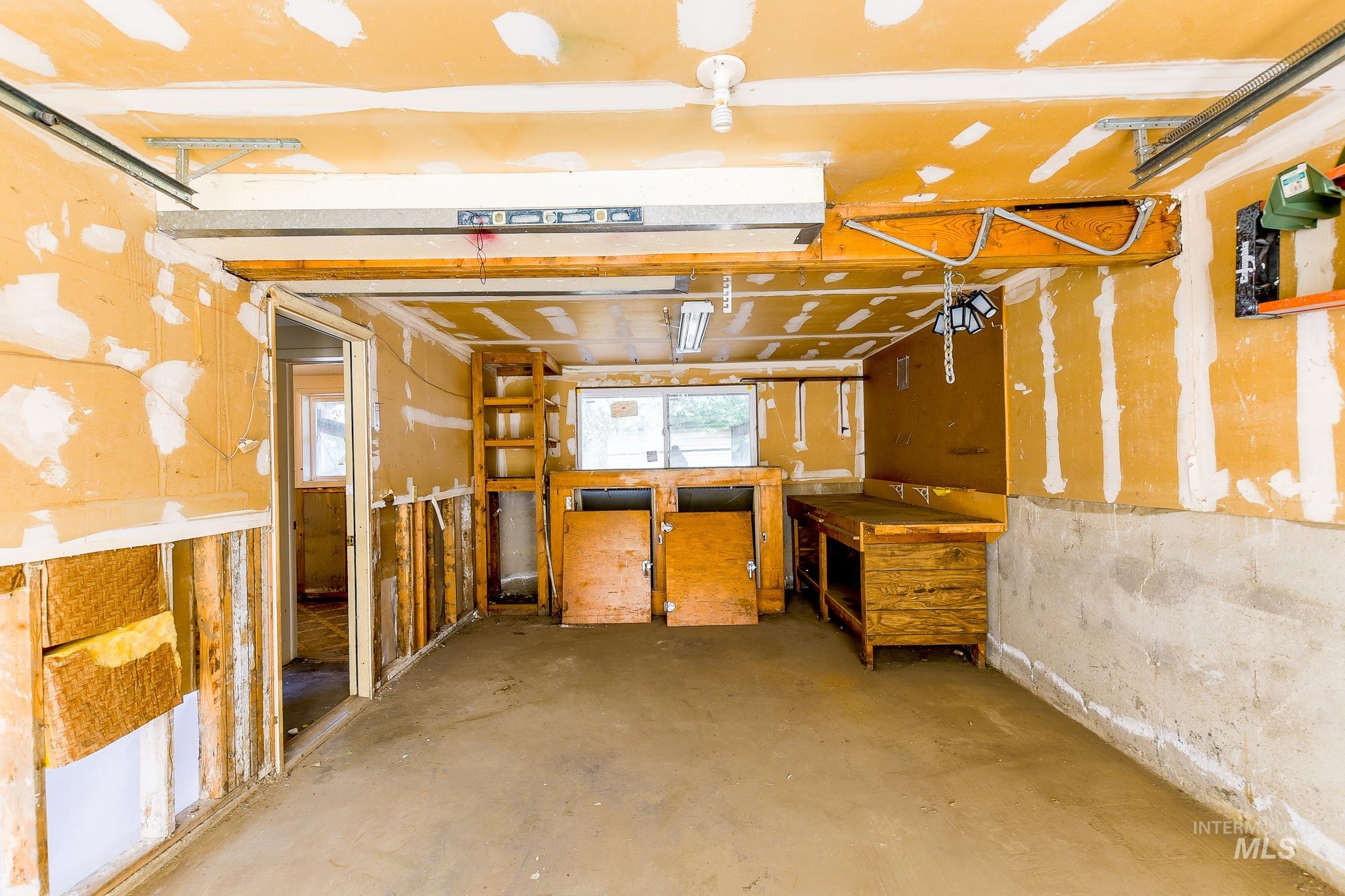 824 Kennedy St, Moscow, Idaho 83843-9538, 5 Bedrooms, 3 Bathrooms, Residential For Sale, Price $339,000,MLS 98992127