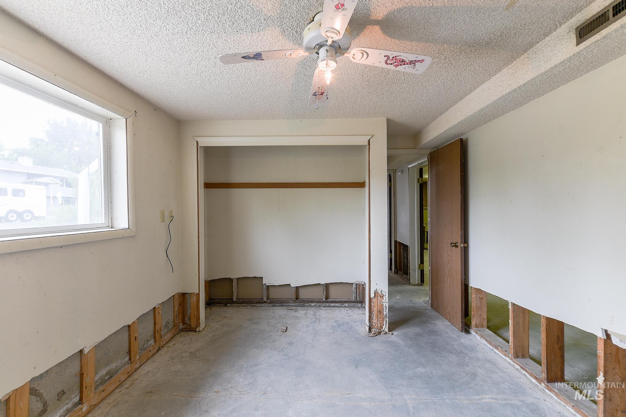 824 Kennedy St, Moscow, Idaho 83843-9538, 5 Bedrooms, 3 Bathrooms, Residential For Sale, Price $339,000,MLS 98992127