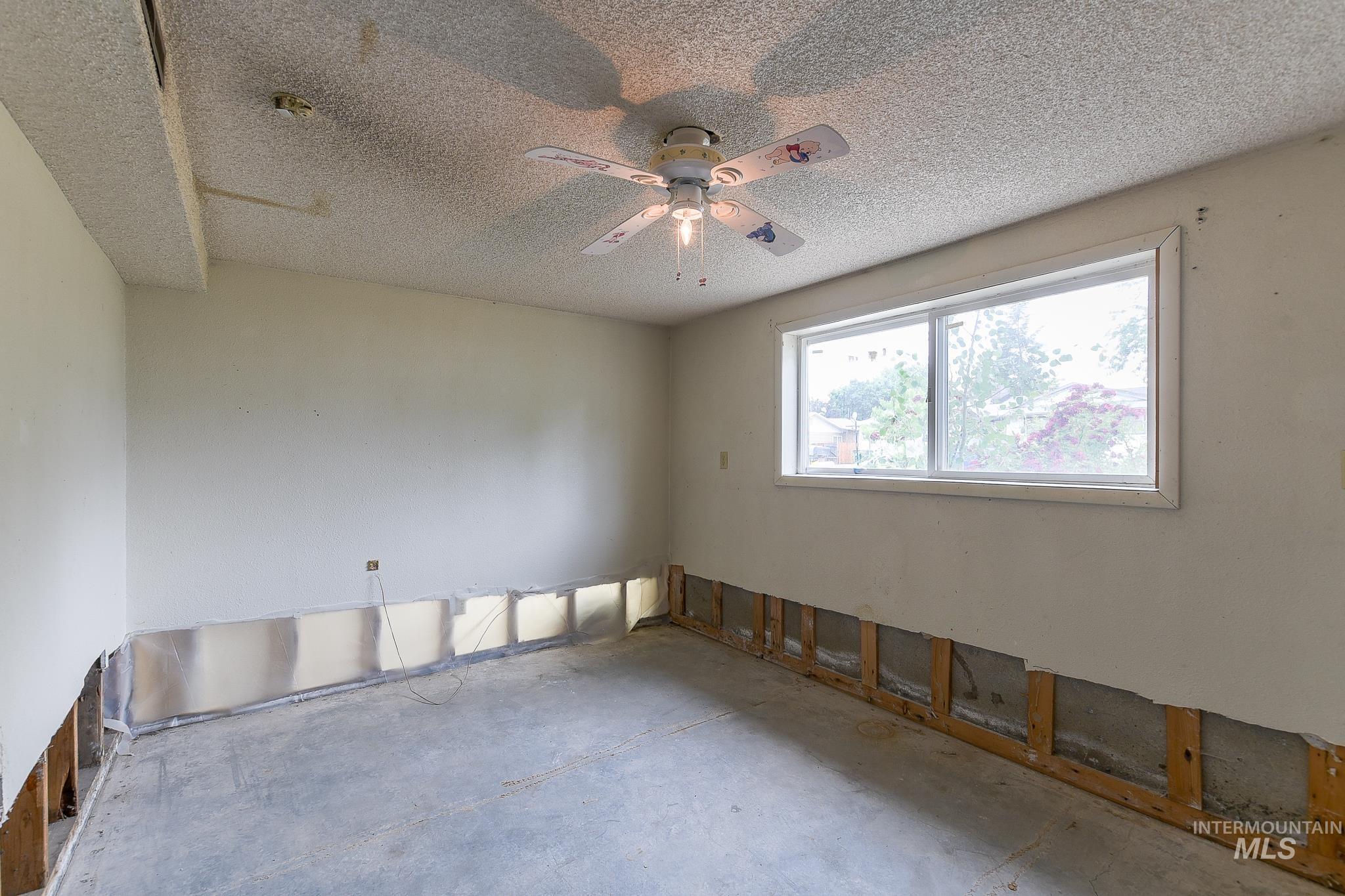 824 Kennedy St, Moscow, Idaho 83843-9538, 5 Bedrooms, 3 Bathrooms, Residential For Sale, Price $339,000,MLS 98992127