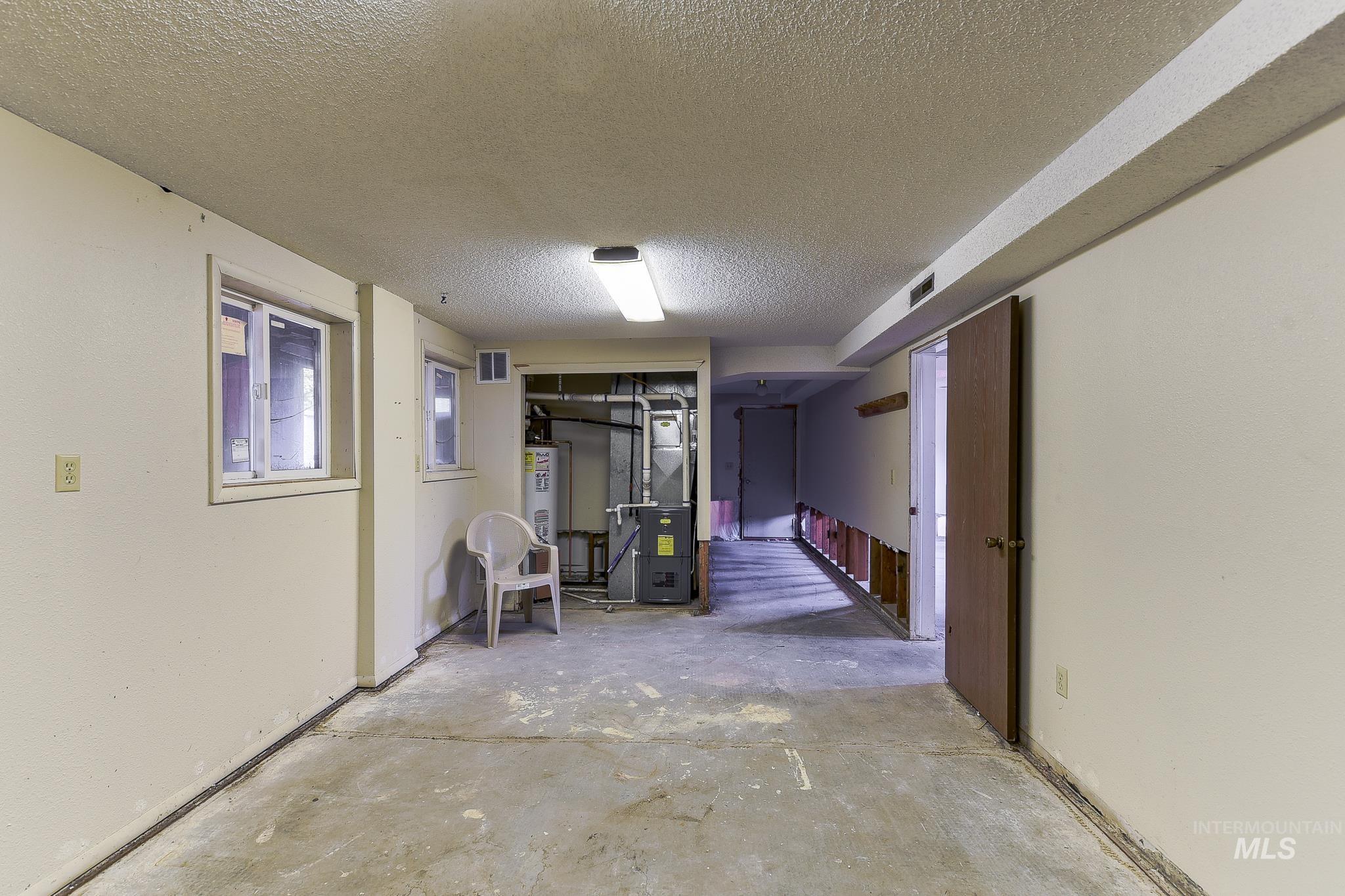 824 Kennedy St, Moscow, Idaho 83843-9538, 5 Bedrooms, 3 Bathrooms, Residential For Sale, Price $339,000,MLS 98992127