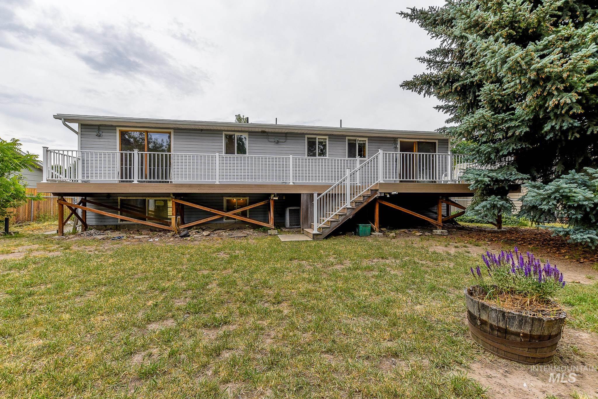 824 Kennedy St, Moscow, Idaho 83843-9538, 5 Bedrooms, 3 Bathrooms, Residential For Sale, Price $339,000,MLS 98992127
