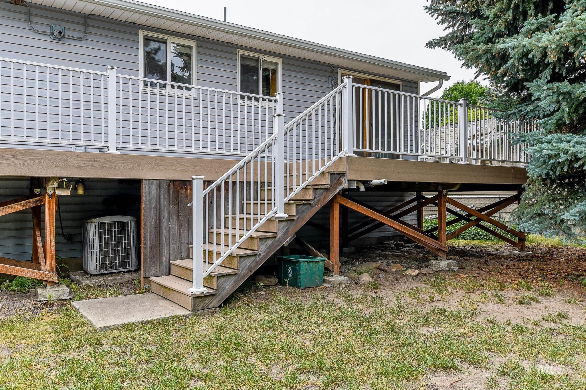 824 Kennedy St, Moscow, Idaho 83843-9538, 5 Bedrooms, 3 Bathrooms, Residential For Sale, Price $339,000,MLS 98992127