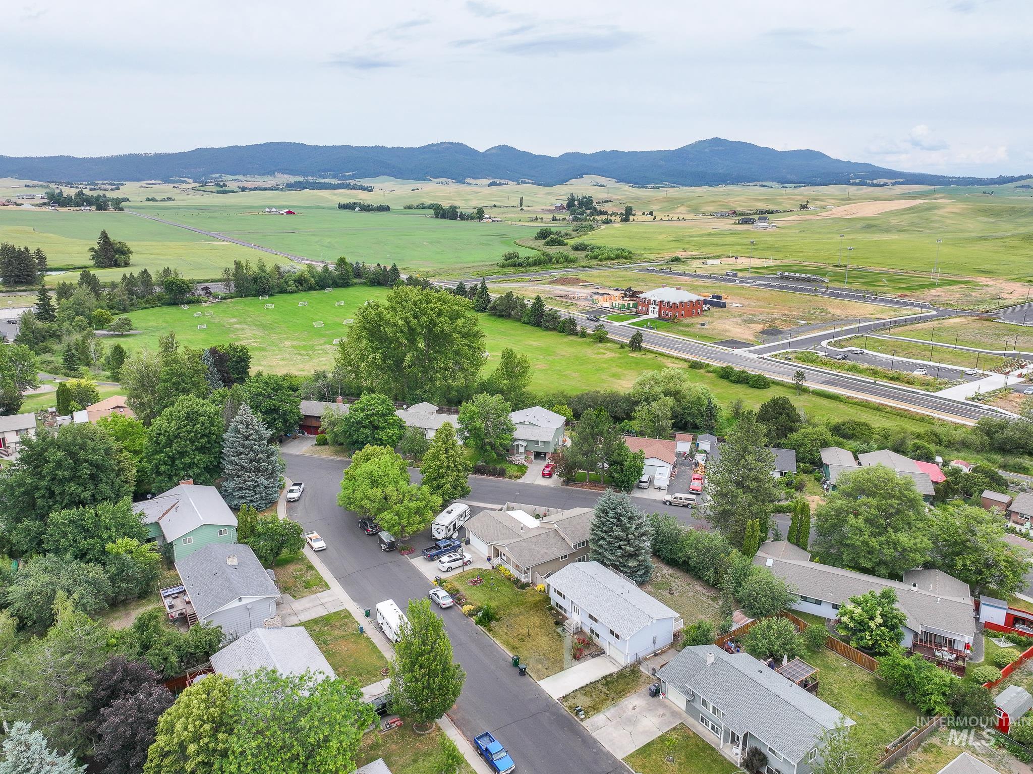 824 Kennedy St, Moscow, Idaho 83843-9538, 5 Bedrooms, 3 Bathrooms, Residential For Sale, Price $339,000,MLS 98992127