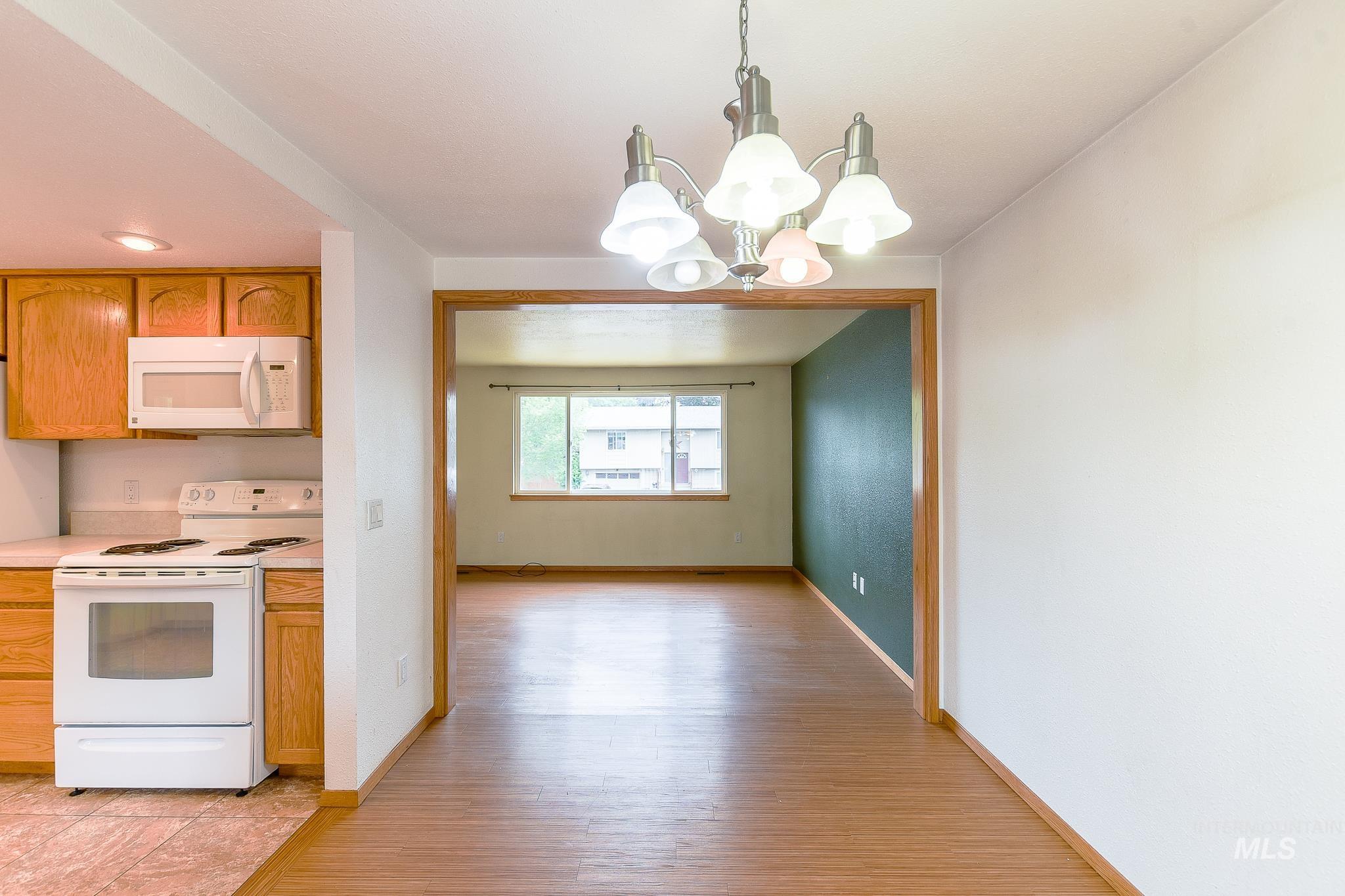 824 Kennedy St, Moscow, Idaho 83843-9538, 5 Bedrooms, 3 Bathrooms, Residential For Sale, Price $339,000,MLS 98992127