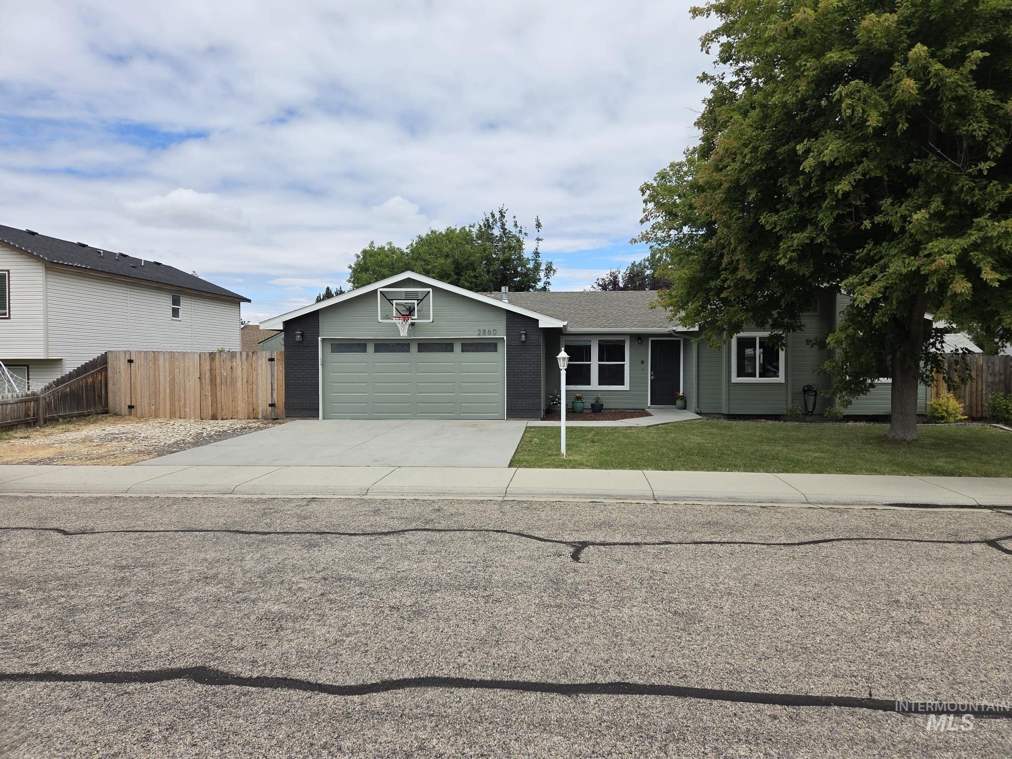 2860 W Sana Clara Dr, Meridian, Idaho 83642, 3 Bedrooms, 2 Bathrooms, Residential For Sale, Price $445,000,MLS 98992129