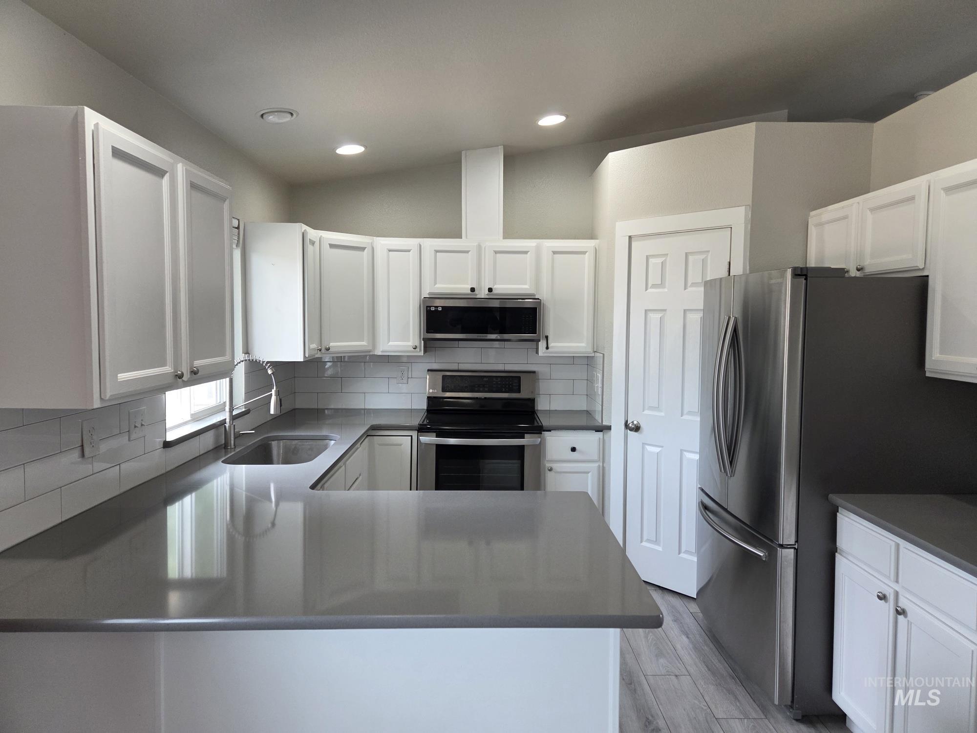 2860 W Sana Clara Dr, Meridian, Idaho 83642, 3 Bedrooms, 2 Bathrooms, Residential For Sale, Price $445,000,MLS 98992129