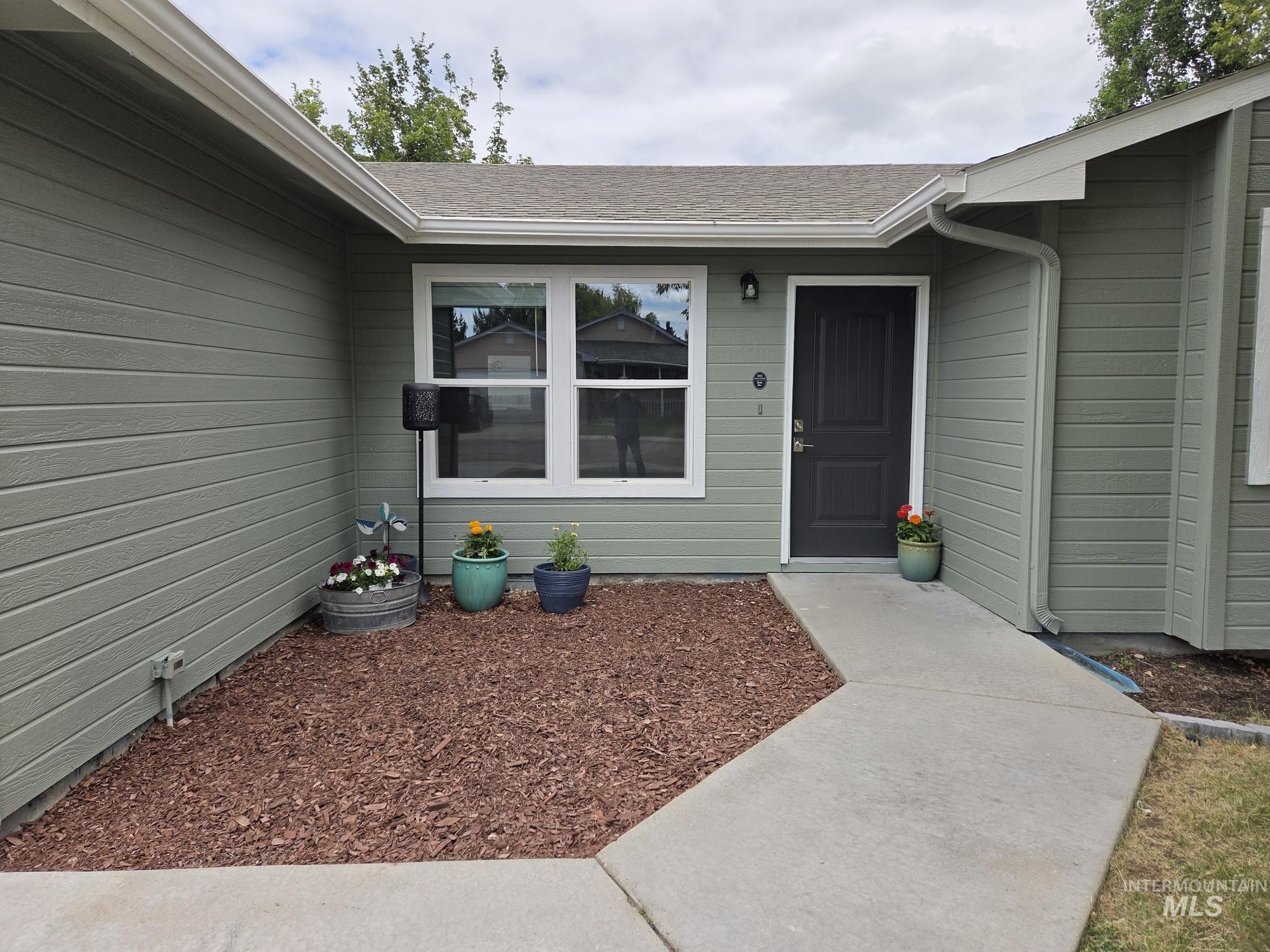 2860 W Sana Clara Dr, Meridian, Idaho 83642, 3 Bedrooms, 2 Bathrooms, Residential For Sale, Price $445,000,MLS 98992129