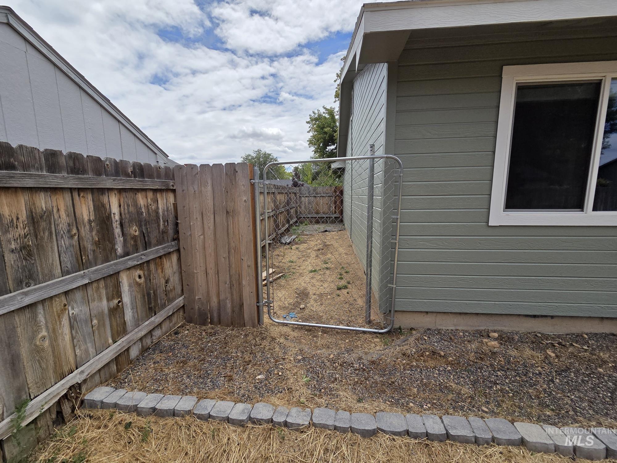 2860 W Sana Clara Dr, Meridian, Idaho 83642, 3 Bedrooms, 2 Bathrooms, Residential For Sale, Price $445,000,MLS 98992129