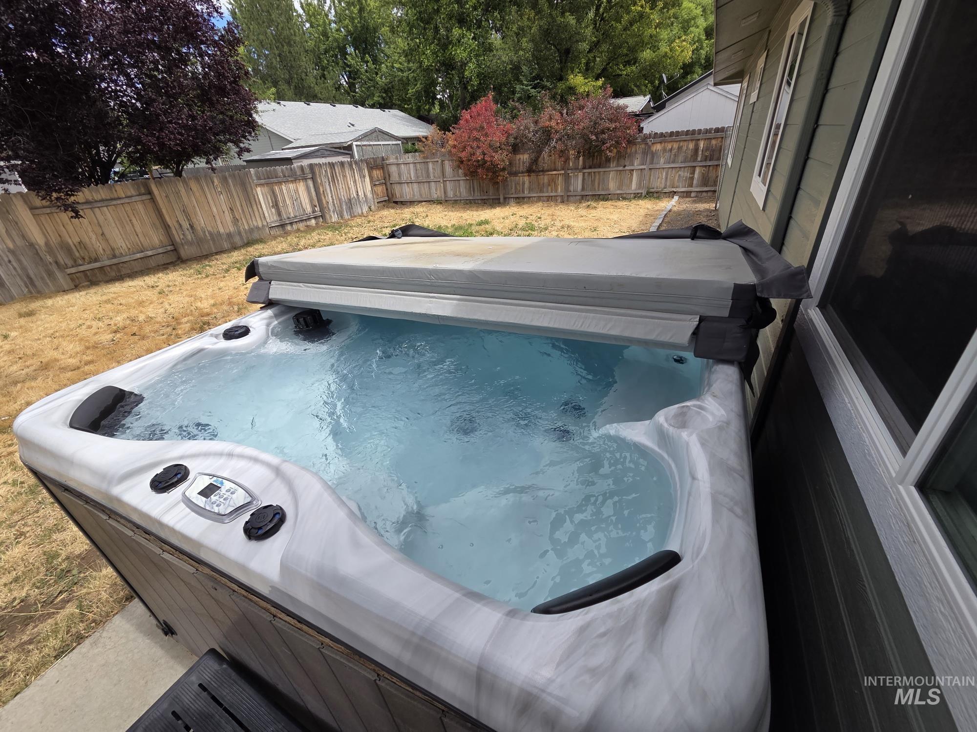 2860 W Sana Clara Dr, Meridian, Idaho 83642, 3 Bedrooms, 2 Bathrooms, Residential For Sale, Price $445,000,MLS 98992129