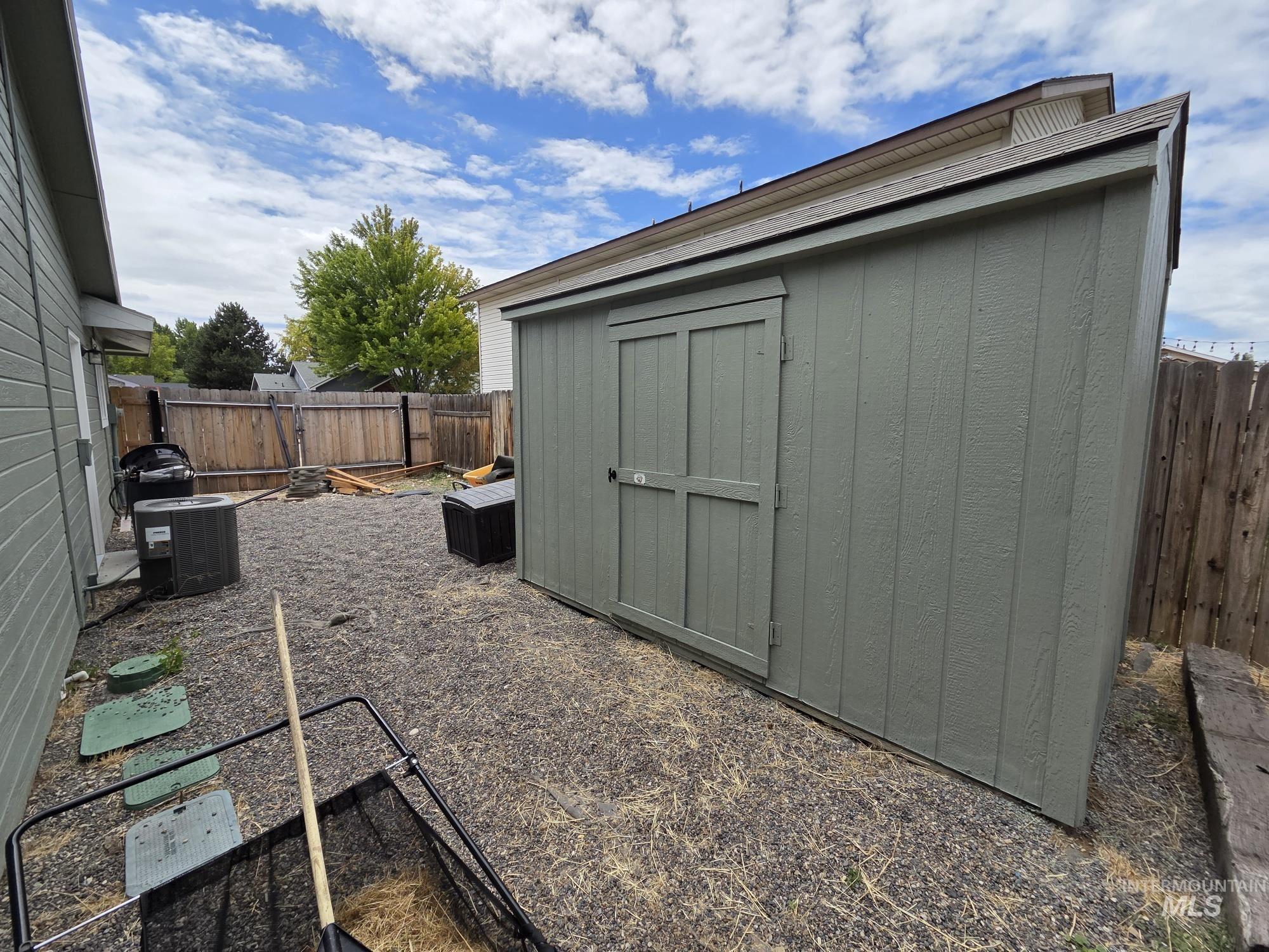 2860 W Sana Clara Dr, Meridian, Idaho 83642, 3 Bedrooms, 2 Bathrooms, Residential For Sale, Price $445,000,MLS 98992129