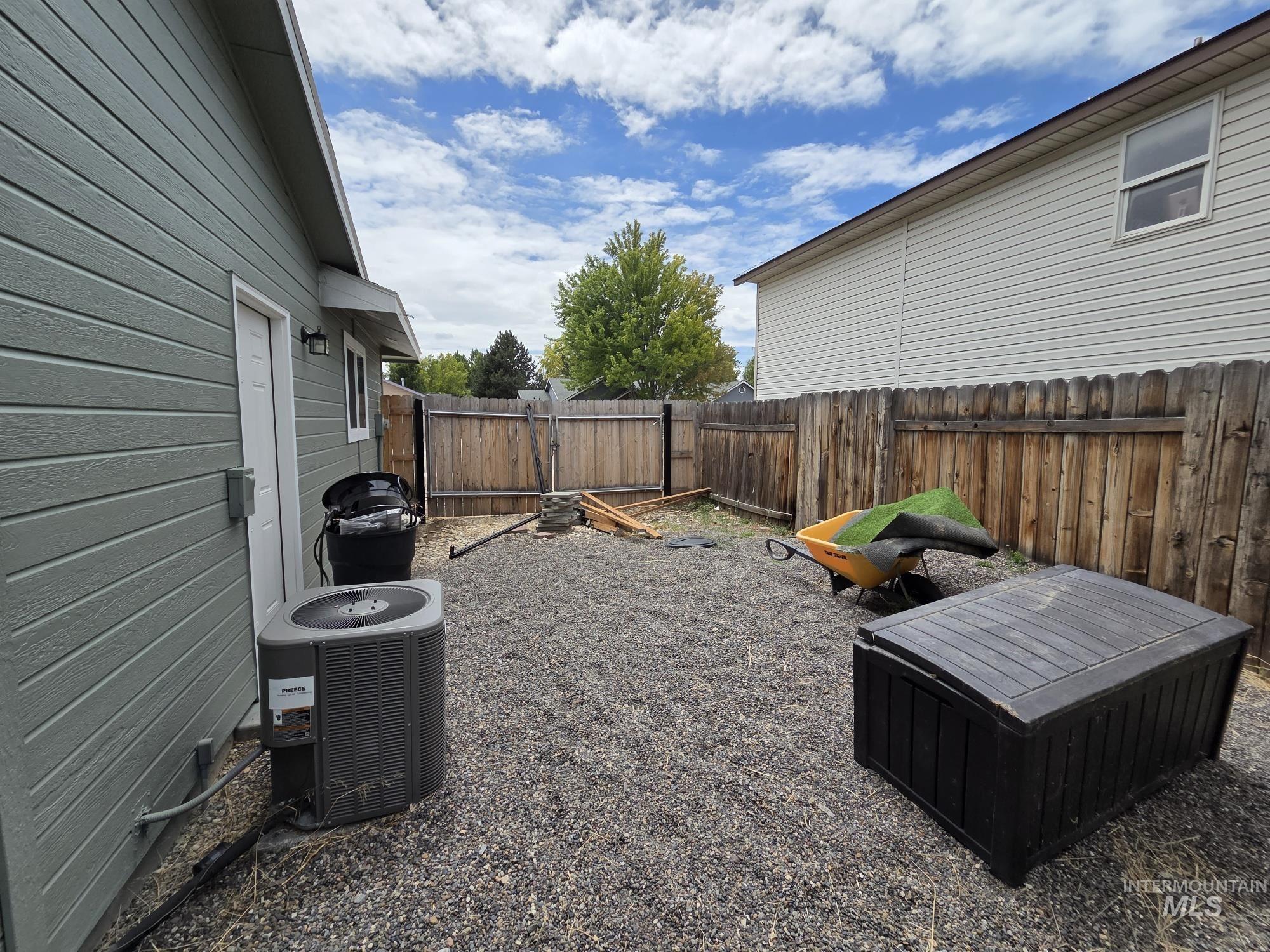 2860 W Sana Clara Dr, Meridian, Idaho 83642, 3 Bedrooms, 2 Bathrooms, Residential For Sale, Price $445,000,MLS 98992129