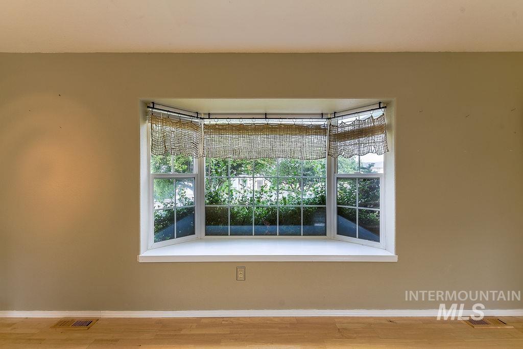2242 Chukar Ln., Clarkston, Washington 99403, 3 Bedrooms, 2 Bathrooms, Residential For Sale, Price $380,000,MLS 98992132