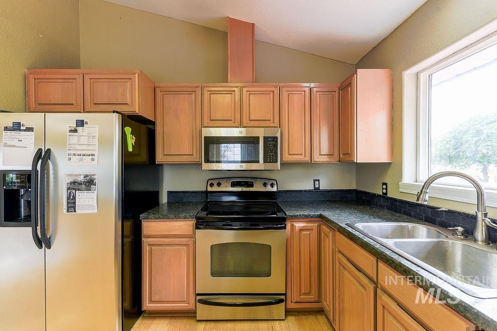 2242 Chukar Ln., Clarkston, Washington 99403, 3 Bedrooms, 2 Bathrooms, Residential For Sale, Price $380,000,MLS 98992132