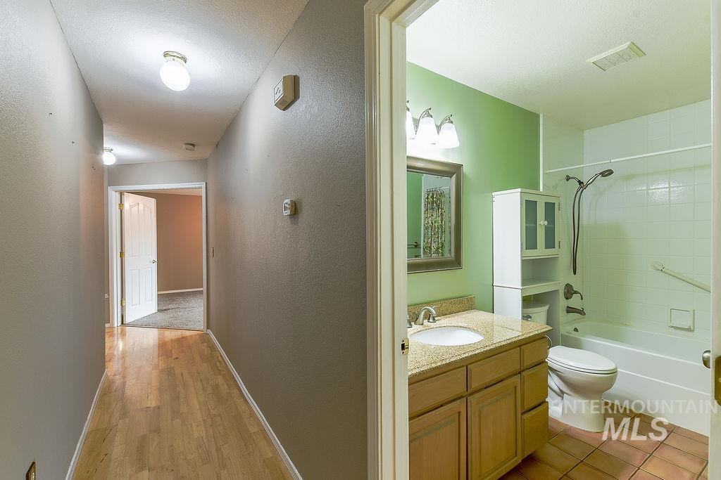 2242 Chukar Ln., Clarkston, Washington 99403, 3 Bedrooms, 2 Bathrooms, Residential For Sale, Price $380,000,MLS 98992132