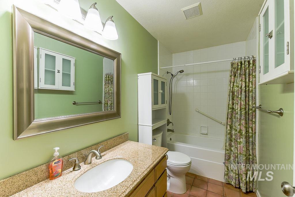 2242 Chukar Ln., Clarkston, Washington 99403, 3 Bedrooms, 2 Bathrooms, Residential For Sale, Price $380,000,MLS 98992132