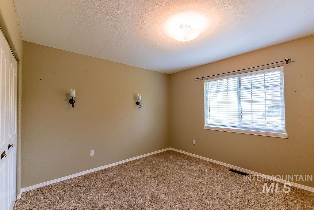 2242 Chukar Ln., Clarkston, Washington 99403, 3 Bedrooms, 2 Bathrooms, Residential For Sale, Price $380,000,MLS 98992132
