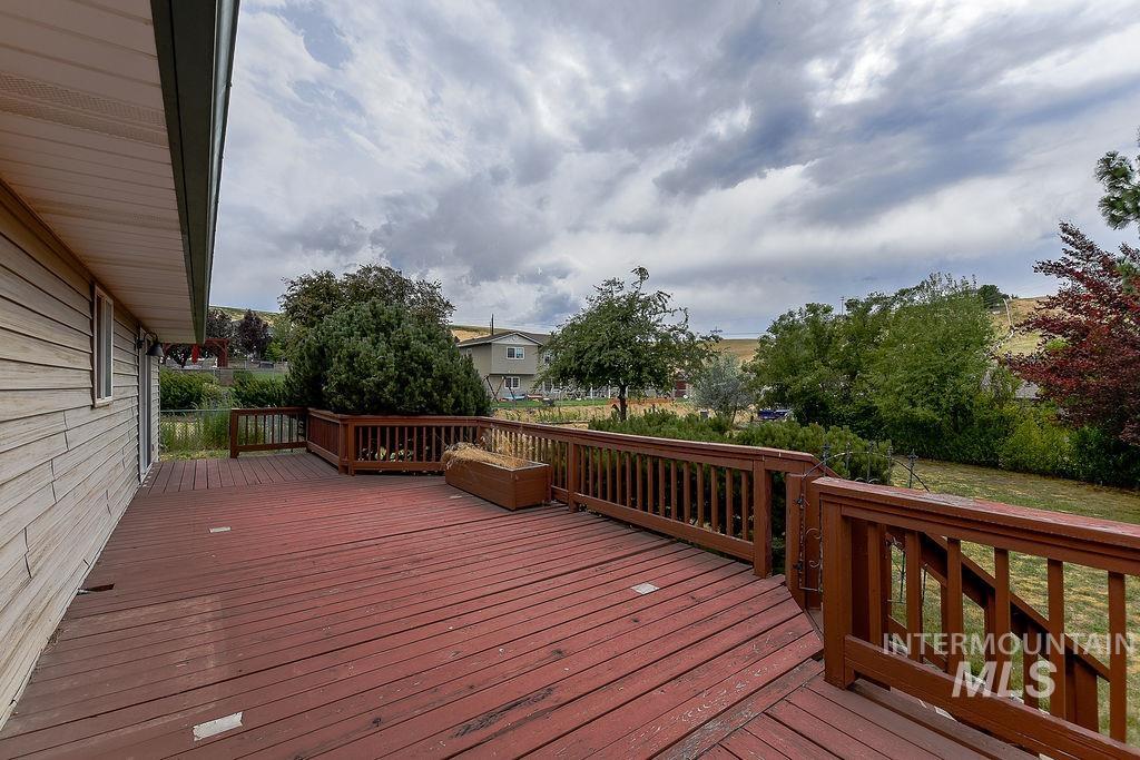 2242 Chukar Ln., Clarkston, Washington 99403, 3 Bedrooms, 2 Bathrooms, Residential For Sale, Price $380,000,MLS 98992132