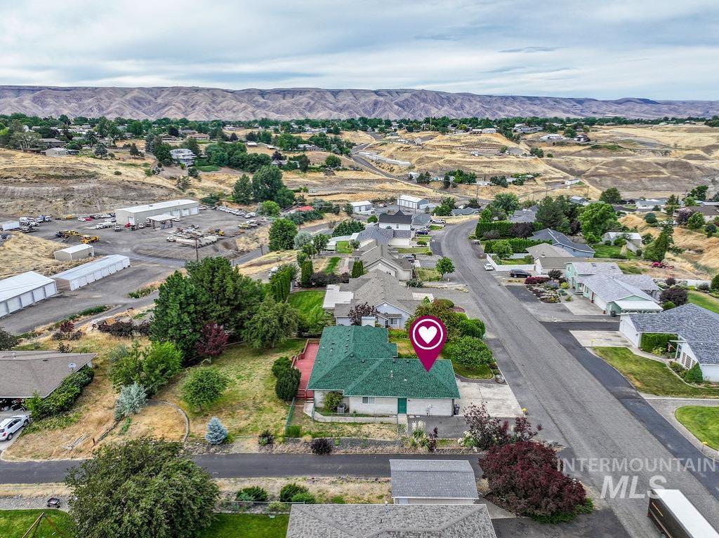 2242 Chukar Ln., Clarkston, Washington 99403, 3 Bedrooms, 2 Bathrooms, Residential For Sale, Price $380,000,MLS 98992132