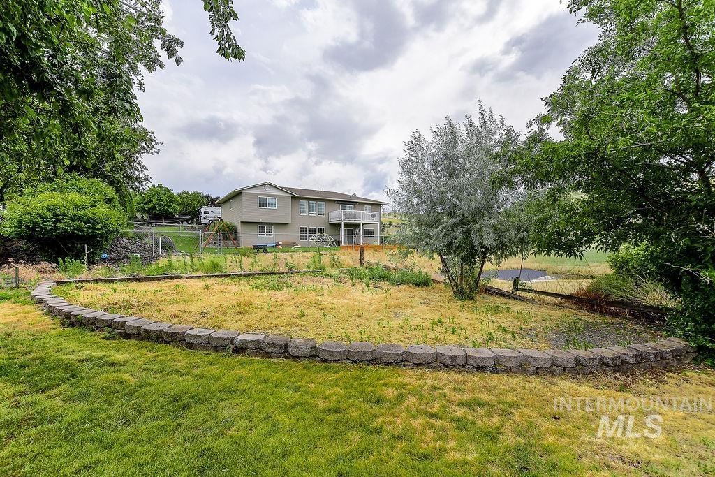2242 Chukar Ln., Clarkston, Washington 99403, 3 Bedrooms, 2 Bathrooms, Residential For Sale, Price $380,000,MLS 98992132