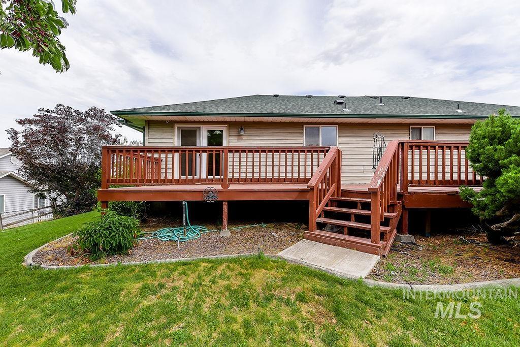 2242 Chukar Ln., Clarkston, Washington 99403, 3 Bedrooms, 2 Bathrooms, Residential For Sale, Price $380,000,MLS 98992132
