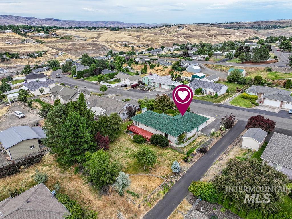 2242 Chukar Ln., Clarkston, Washington 99403, 3 Bedrooms, 2 Bathrooms, Residential For Sale, Price $380,000,MLS 98992132