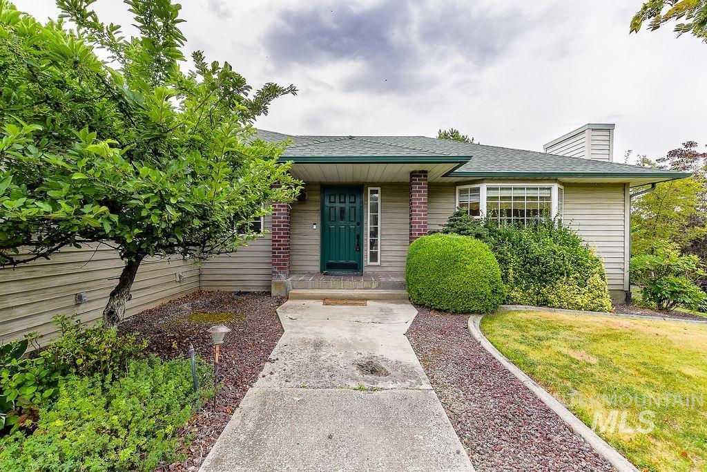 2242 Chukar Ln., Clarkston, Washington 99403, 3 Bedrooms, 2 Bathrooms, Residential For Sale, Price $380,000,MLS 98992132