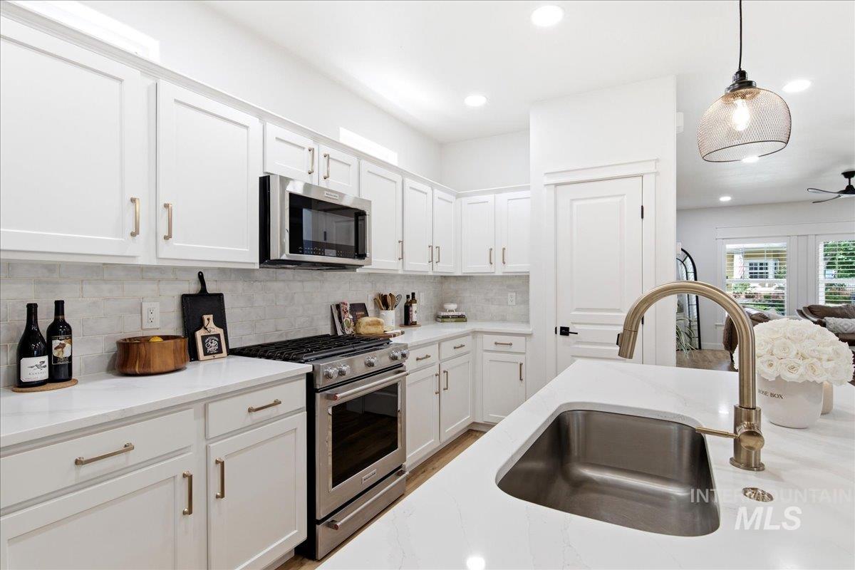 4125 E Barber Station Way, Boise, Hawaii 83716, 3 Bedrooms, 2.5 Bathrooms, Residential For Sale, Price $868,000,MLS 98992139